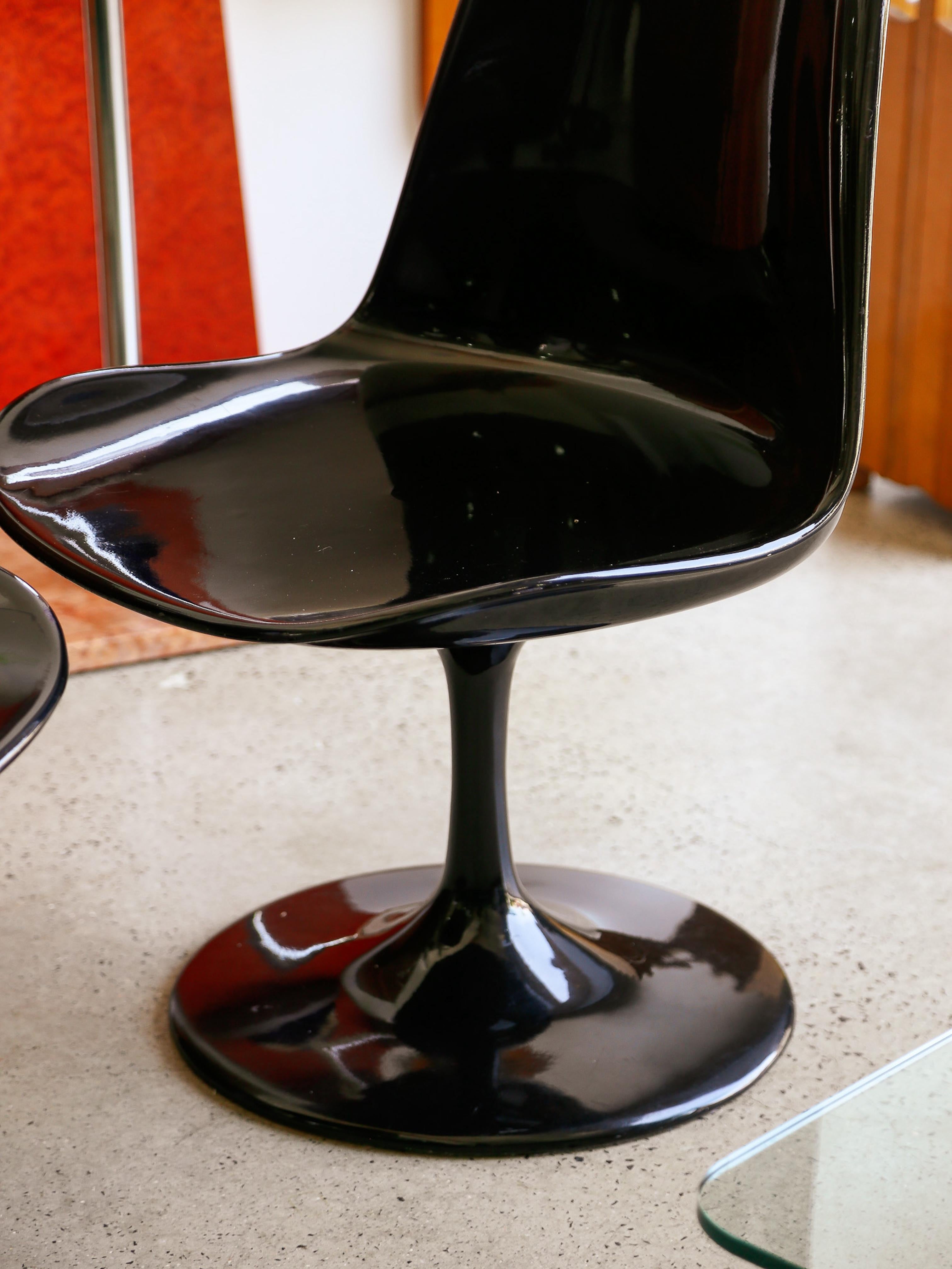 Italiano Set di due sedie girevoli A Space AGE in fibra di vetro in vendita