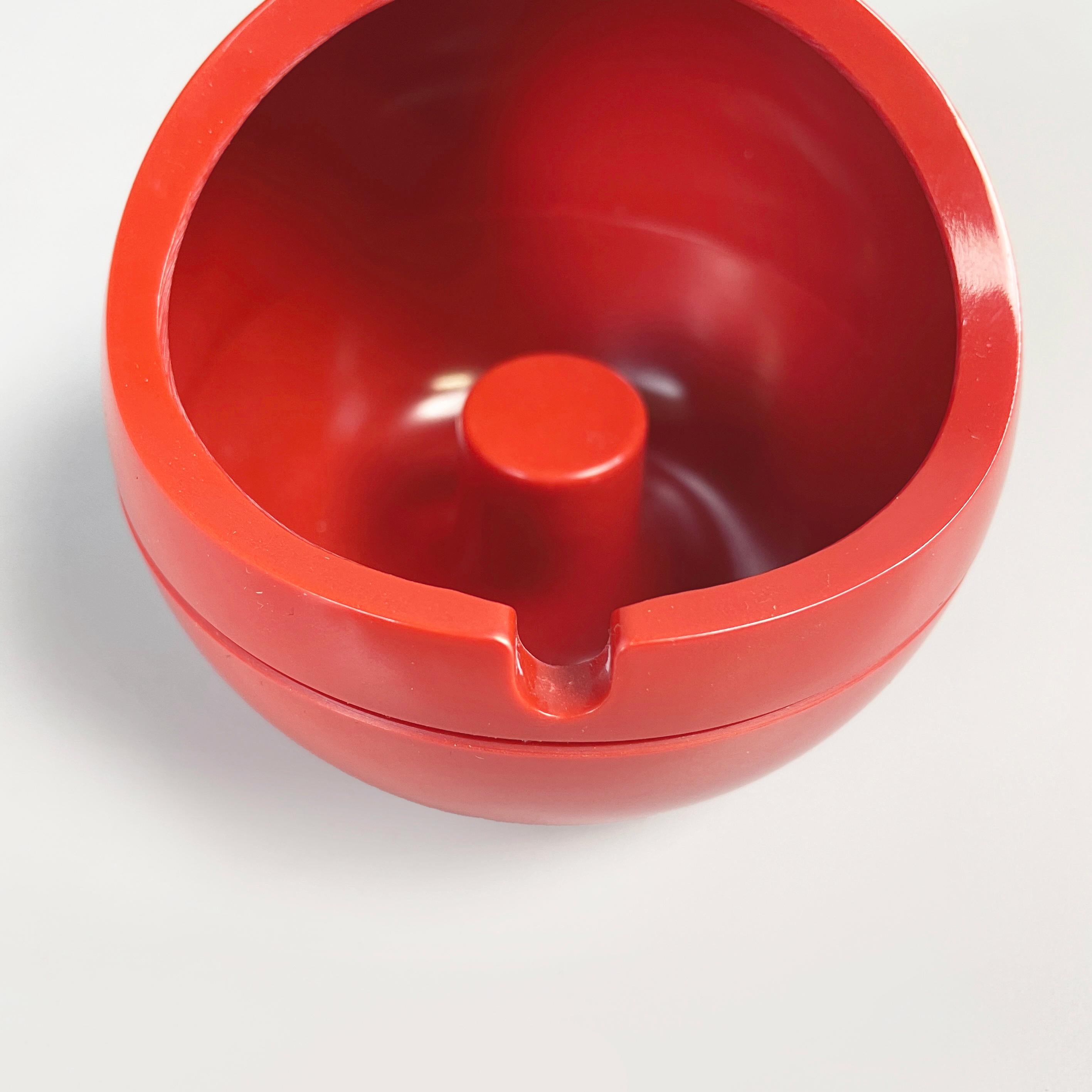 Late 20th Century Italian space age Singleperson nautical ashtray by Opi Studio Cini & Nils, 1970s For Sale
