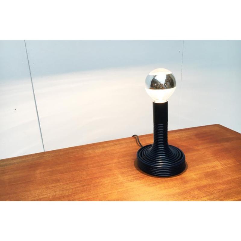 Lampe de bureau italienne en spirale de l'ère spatiale par Angelo Mangiarotti pour bougie Excellent état - En vente à Hamburg, DE
