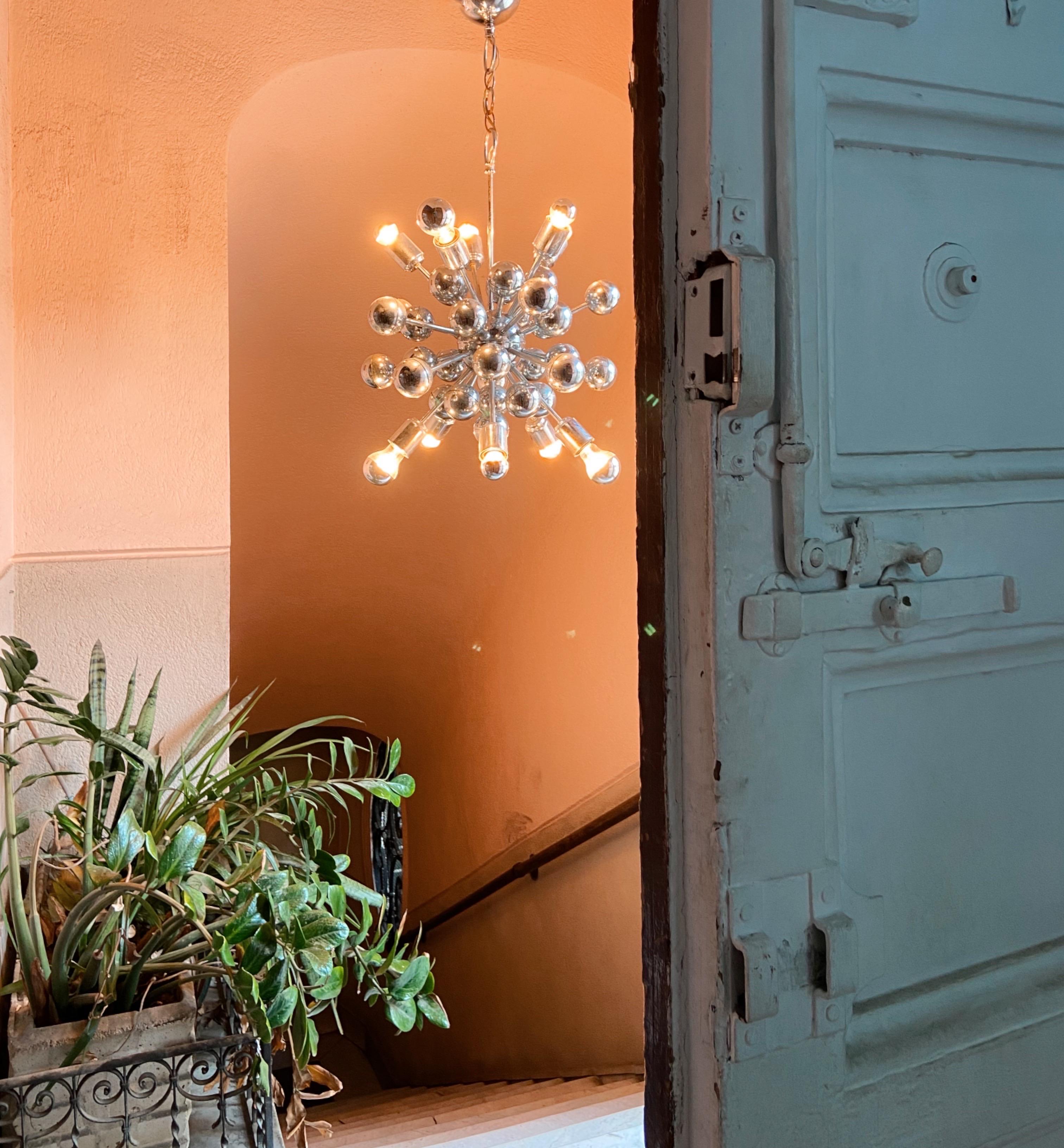 Introducing the Sputnik Chandelier: A Timeless Masterpiece designed by the iconic Goffredo Reggiani
Illuminate your space with this true gem by the iconic Italian designer Goffredo Reggiani. Crafted in Italy during the vibrant 1960s, this chromed