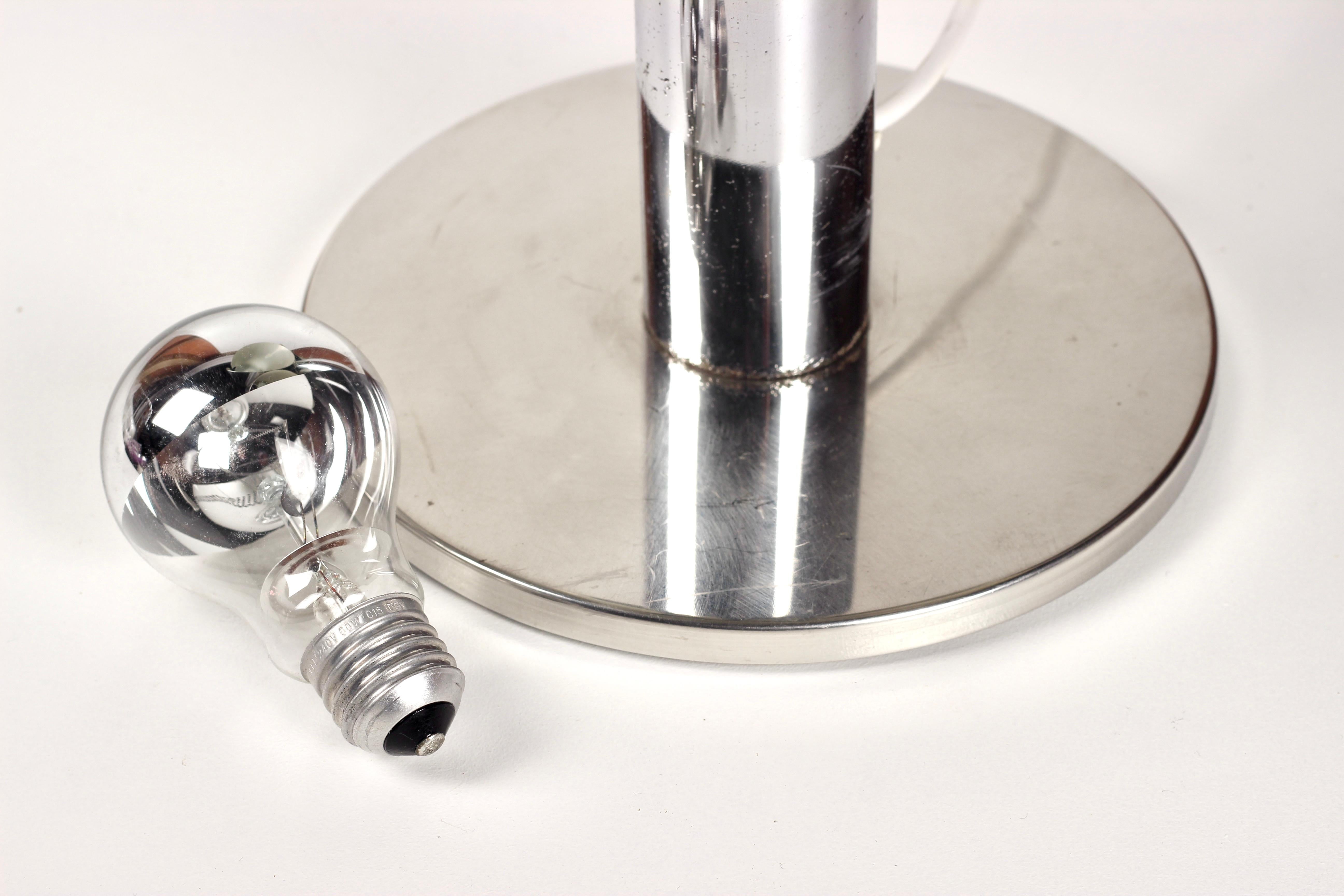 Italienische Steel Age Tischlampe aus Edelstahl - Goffredo Reggiani zugeschrieben im Angebot 5