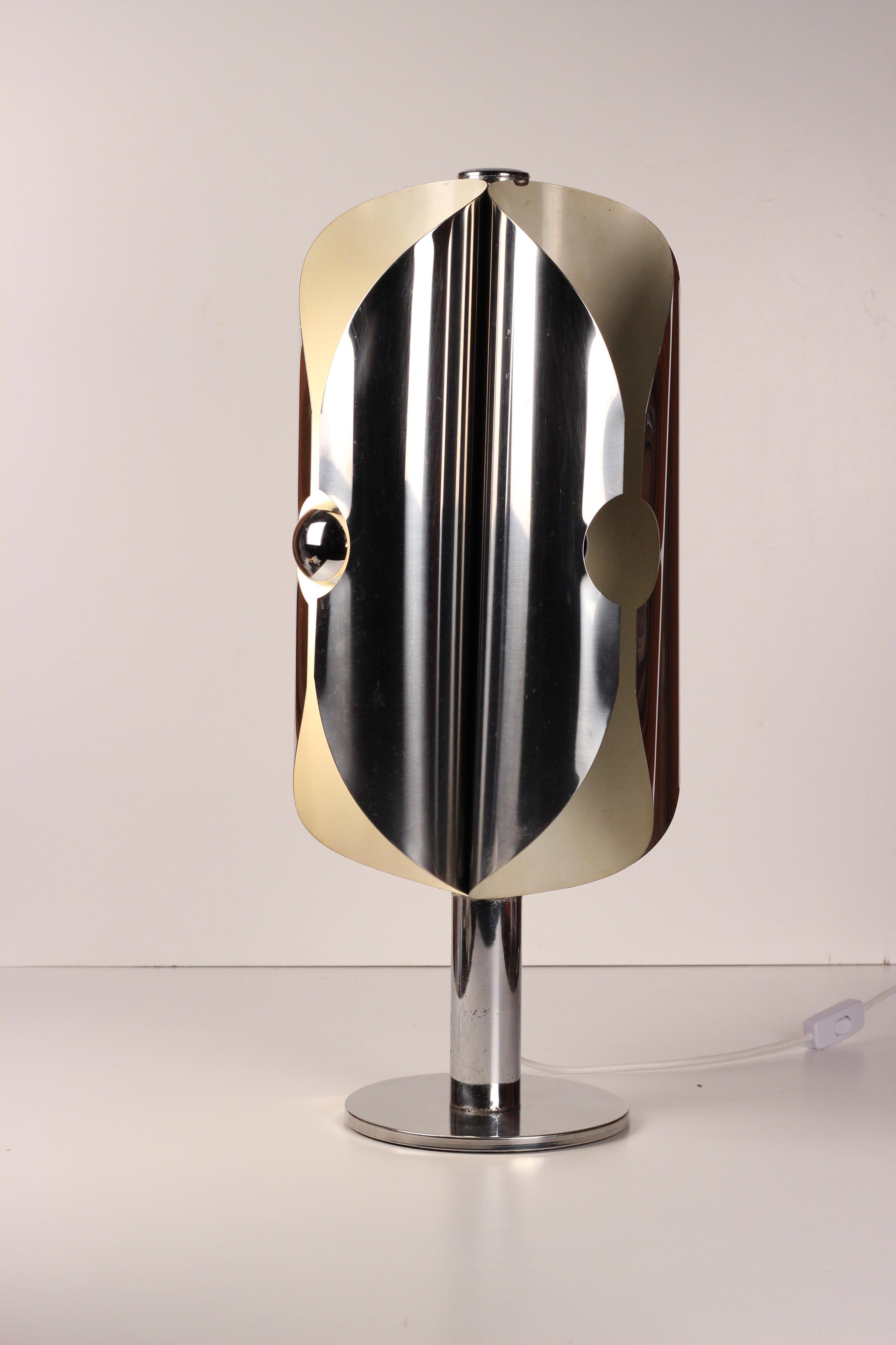 Italienische Steel Age Tischlampe aus Edelstahl - Goffredo Reggiani zugeschrieben (Metallarbeit) im Angebot
