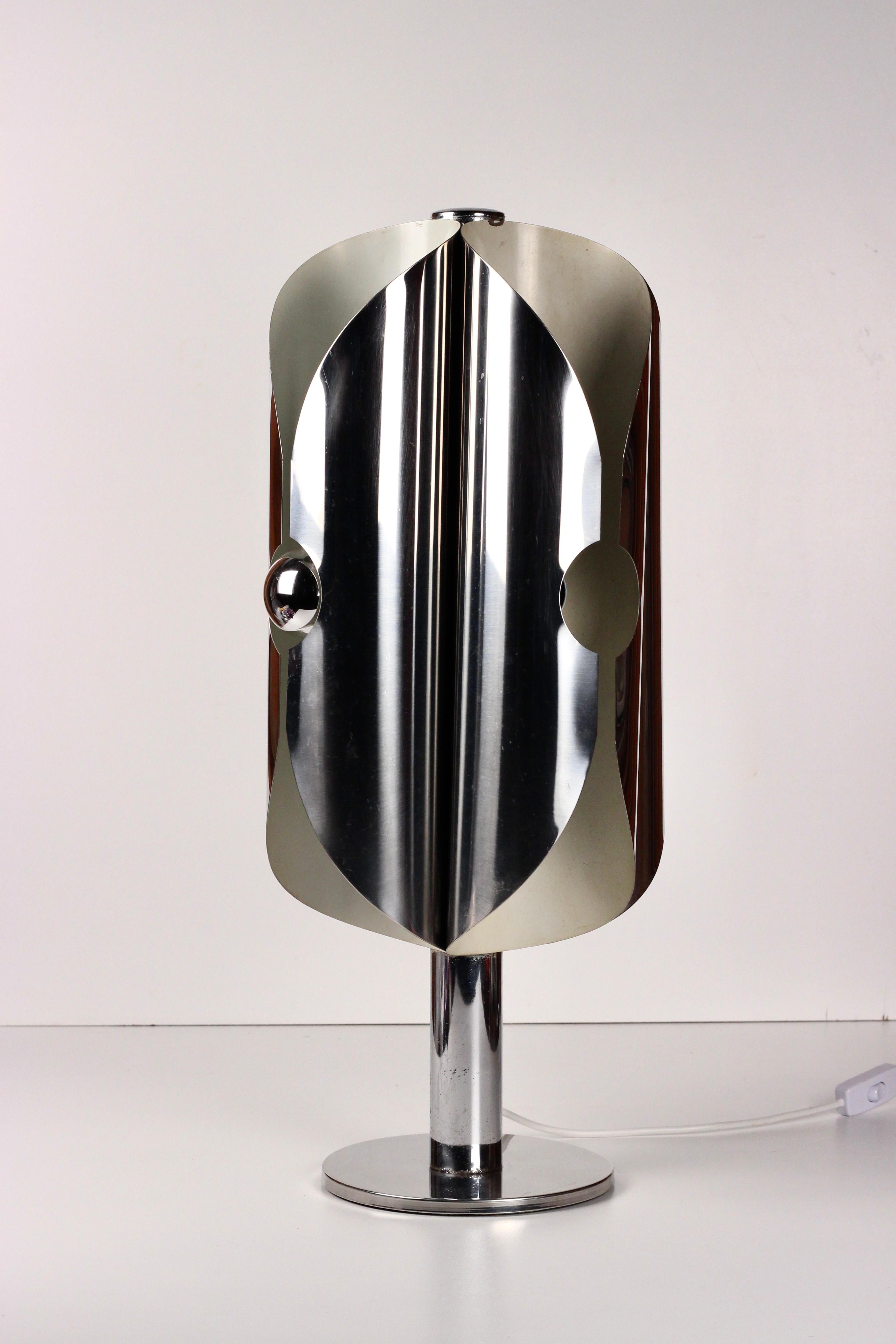 Italienische Steel Age Tischlampe aus Edelstahl - Goffredo Reggiani zugeschrieben (Ende des 20. Jahrhunderts) im Angebot