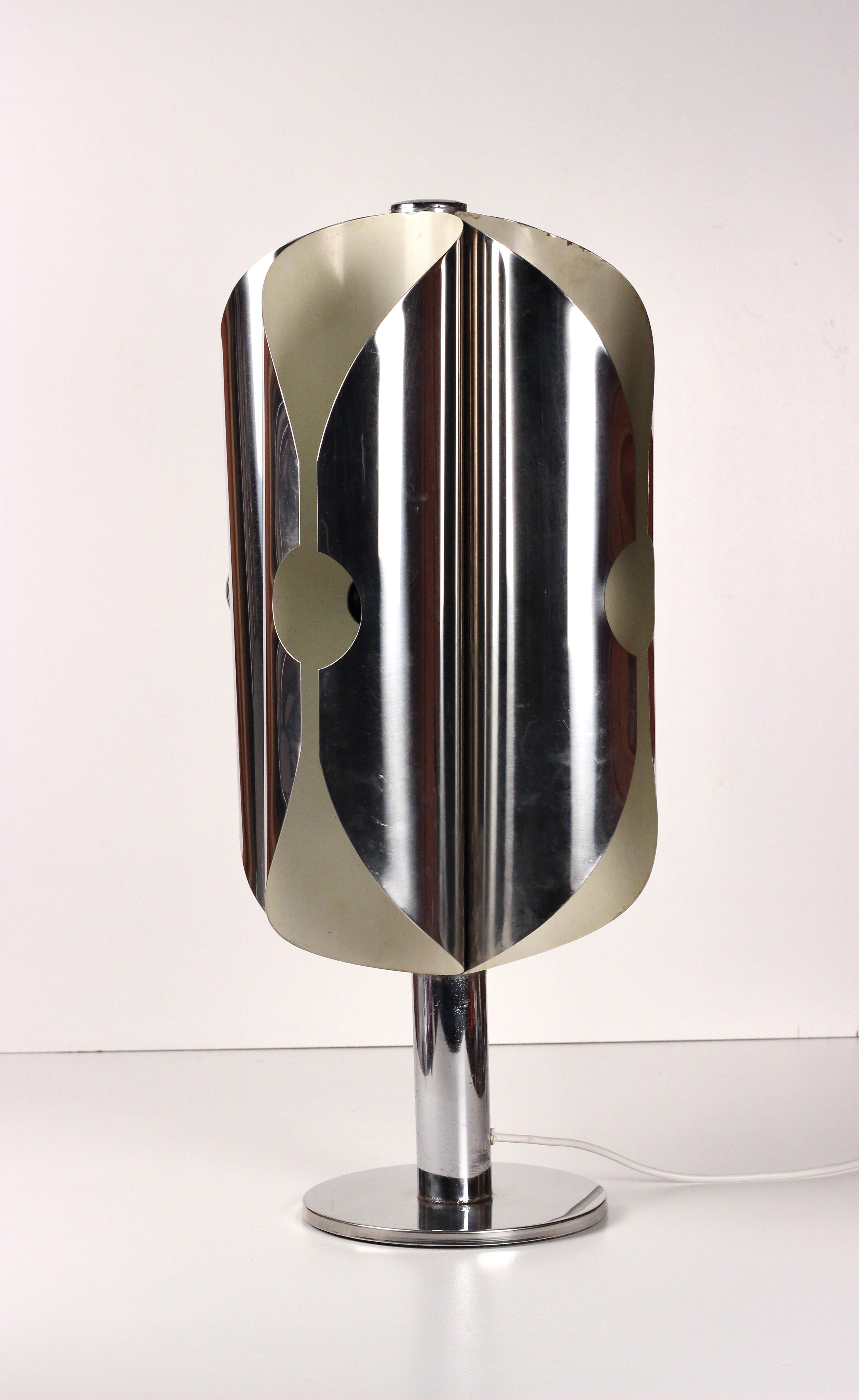 Italienische Steel Age Tischlampe aus Edelstahl - Goffredo Reggiani zugeschrieben (Aluminium) im Angebot