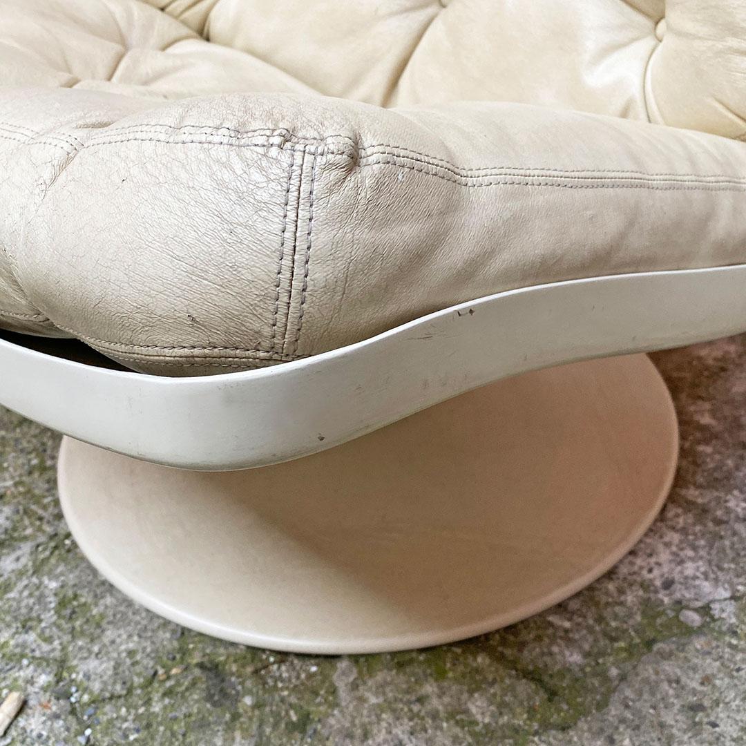 Italian Space Age Swivel White Abs Tulip-Base Armchair by Play Ivm, 1970s 9
