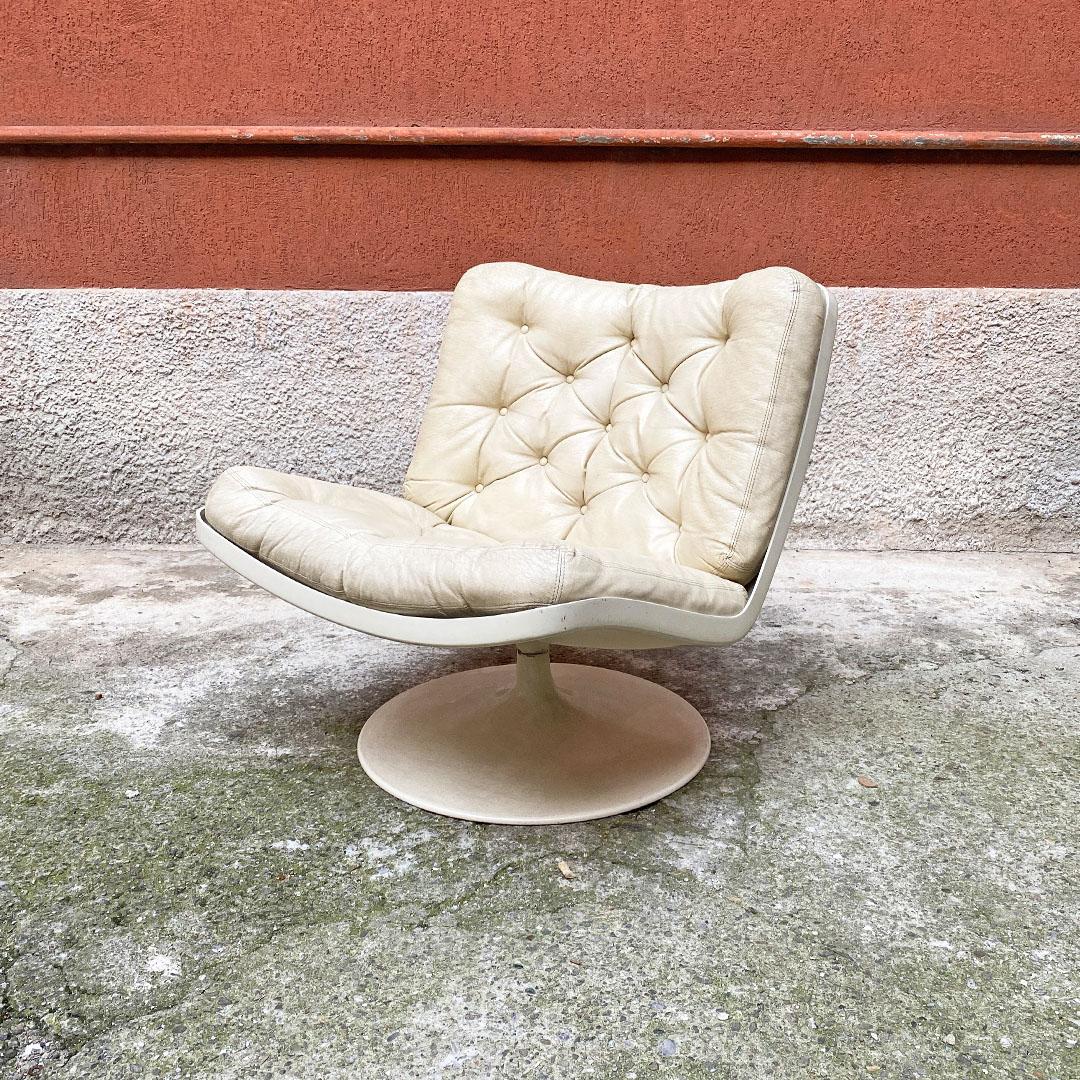 Italian space age swivel white abs tulip-base armchair by Play Ivm, 1970s
Tulip-based space age armchair in swivel white abs, with stitched cushions in cream white leather.
Produced by Play in 1970s, with Play Ivm brand present.
Good condition,