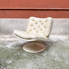 Fauteuil italien pivotant à base de tulipe en abstrait blanc de l'ère spatiale par Play Ivm, 1970