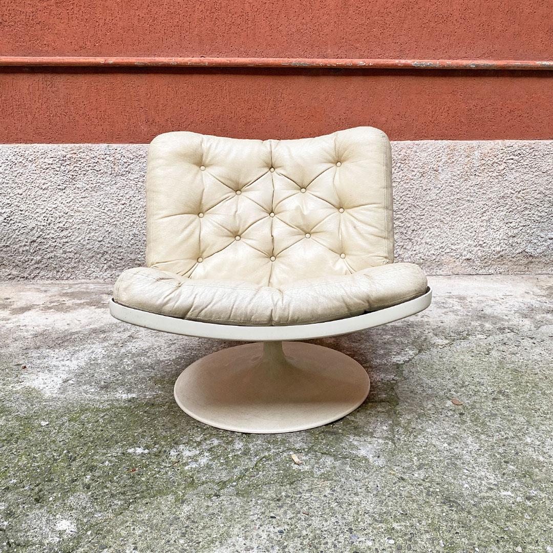 Italian Space Age Swivel White Abs Tulip-Base Armchair by Play Ivm, 1970s In Good Condition In MIlano, IT