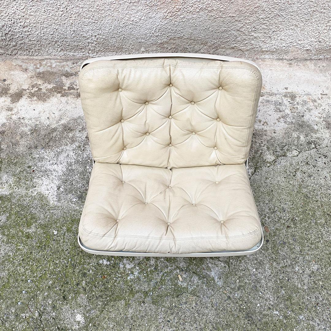 Italian Space Age Swivel White Abs Tulip-Base Armchair by Play Ivm, 1970s 3