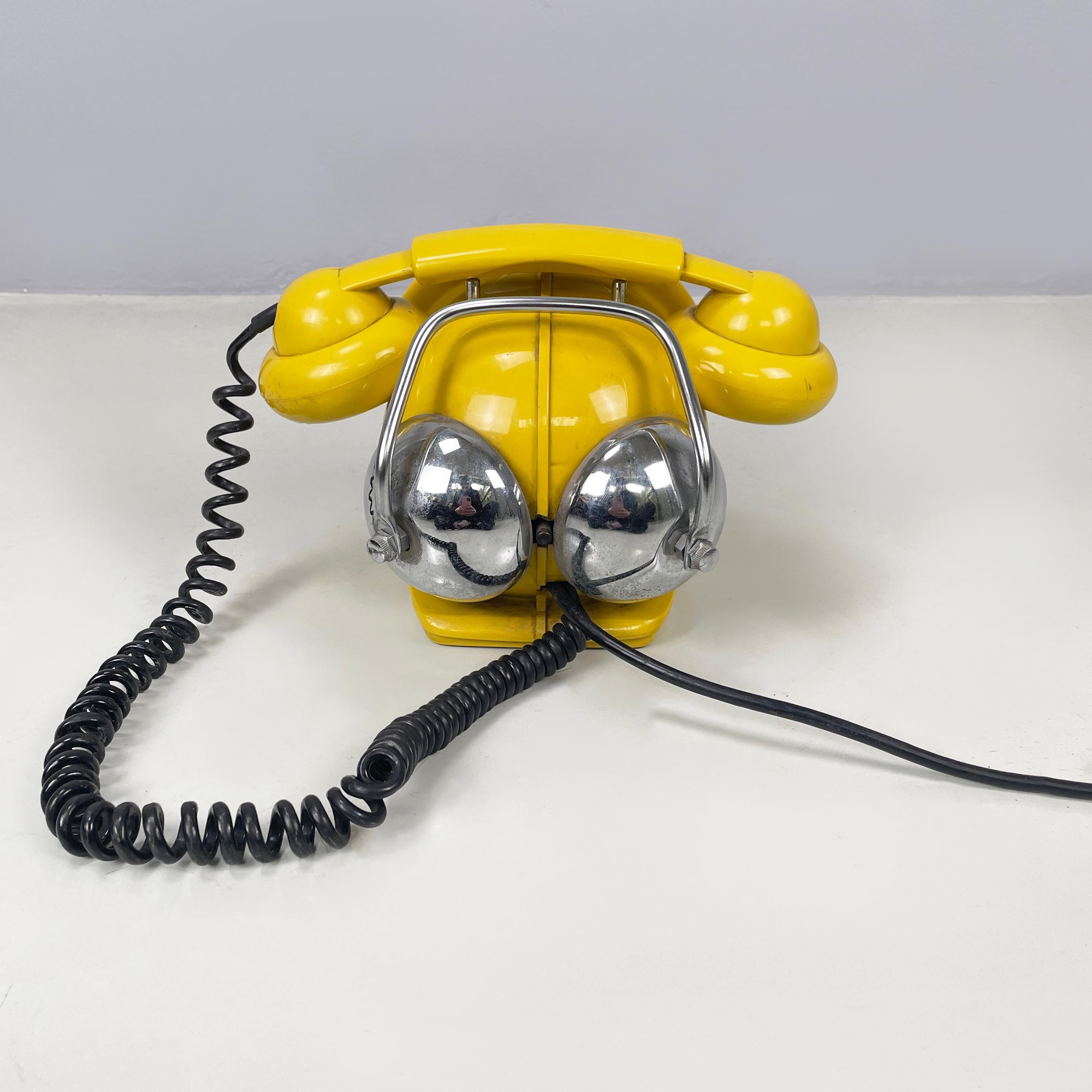 Late 20th Century Italian space age Table dial telephone Bobo by Sergio Todeschini Telcer, 1970s