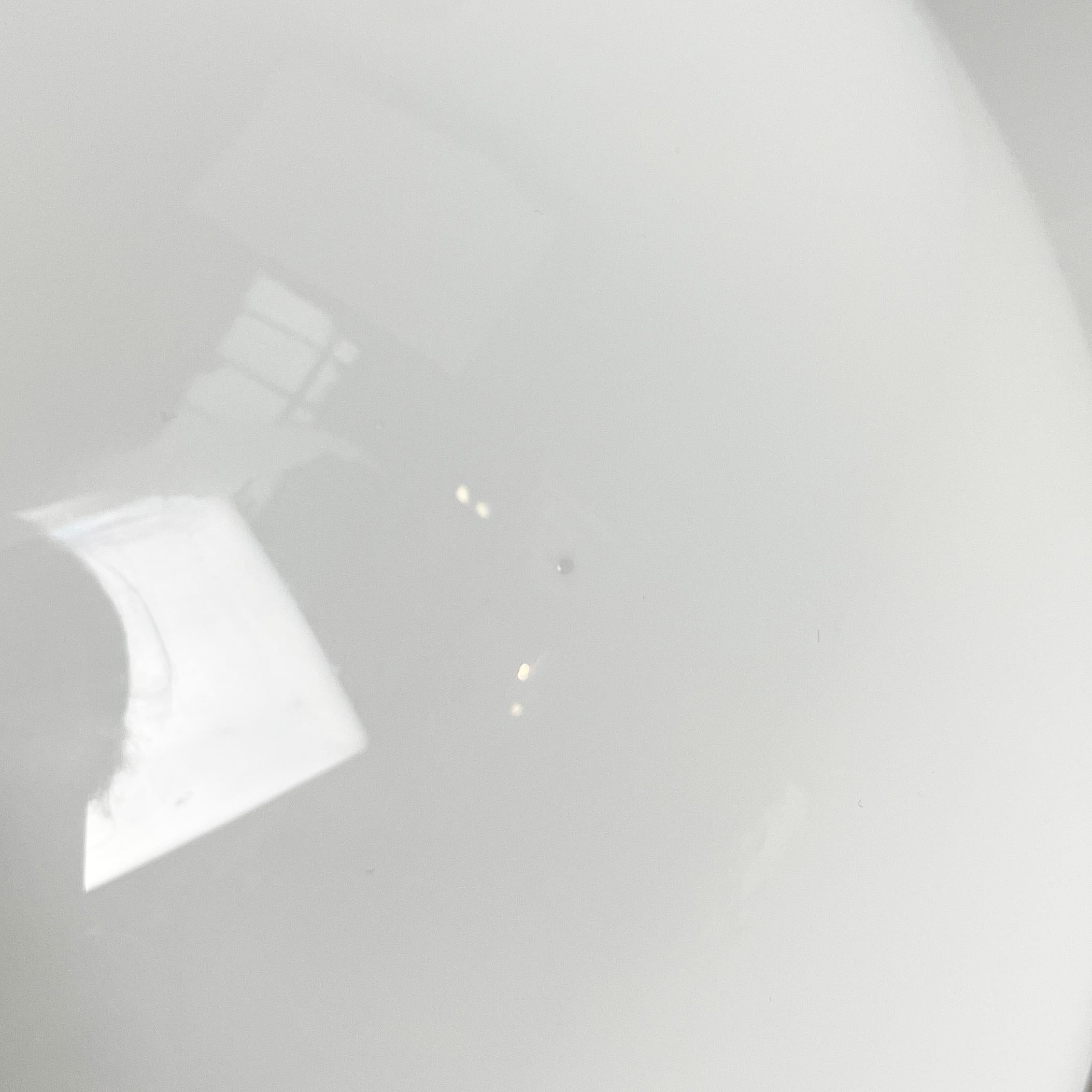 Lampe de table italienne de l'ère spatiale en verre opalin et acier, 1970. en vente 3