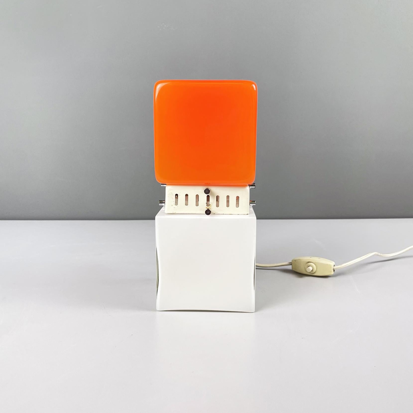 Italian space age Table lamp in orange and opaline glass with white metal, 1970s In Good Condition In MIlano, IT
