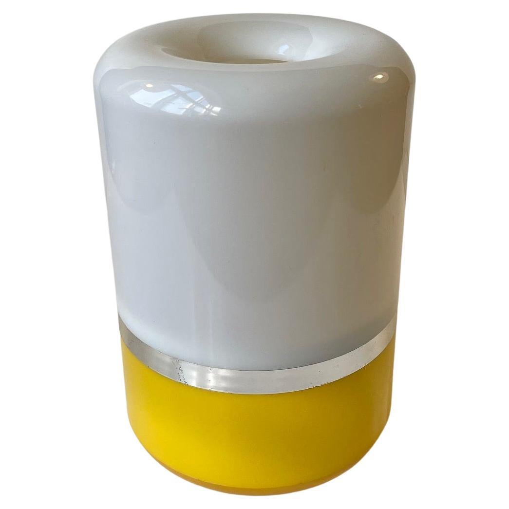 Lampe de table italienne de l'ère spatiale en plastique jaune et blanc, 1970