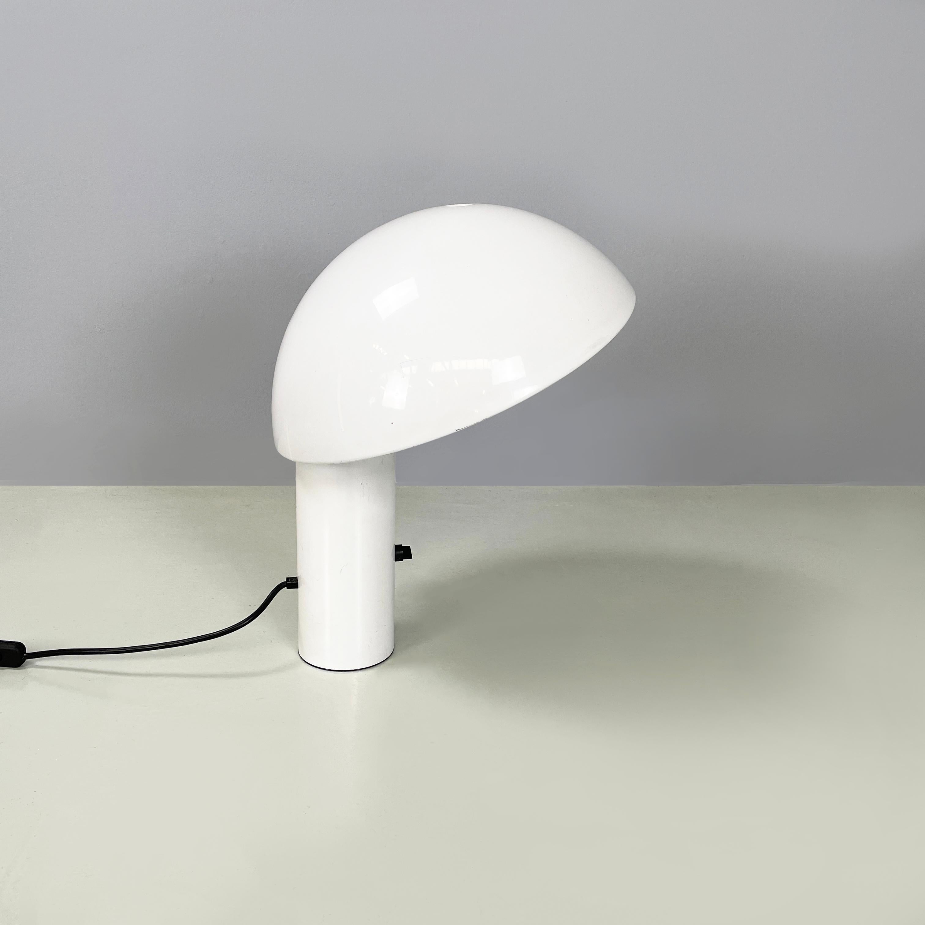 Italian mid-century modern Wall lamp in white ceramic with 4 lights, 1960s
Table lamp mod. Vaga entirely in white painted metal. The inclined dome diffuser has a hole in the upper part, in fact the light diffuses from below and above. On the