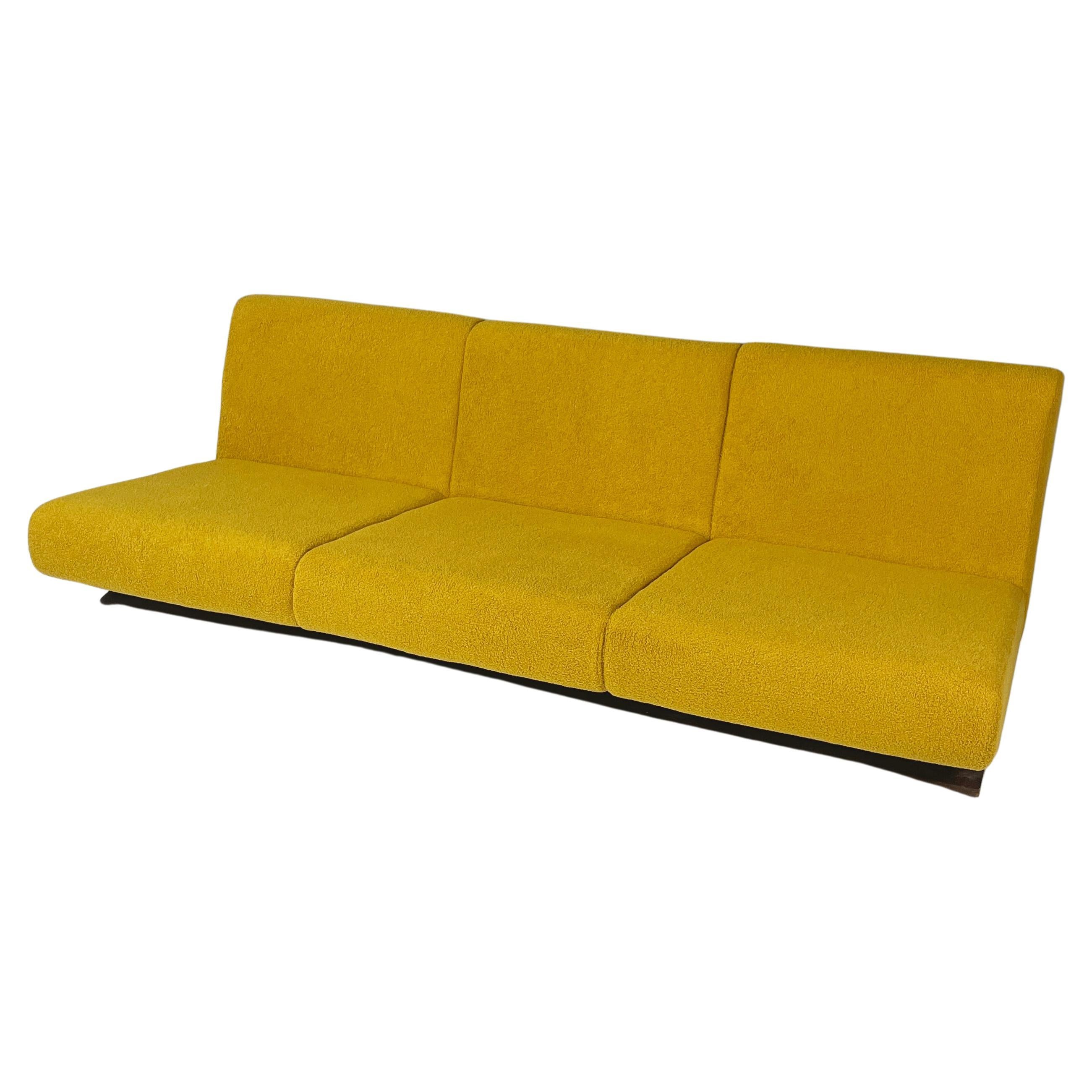 Italian space age Three-seater sofa in yellow fabric and black wood, 1970s For Sale