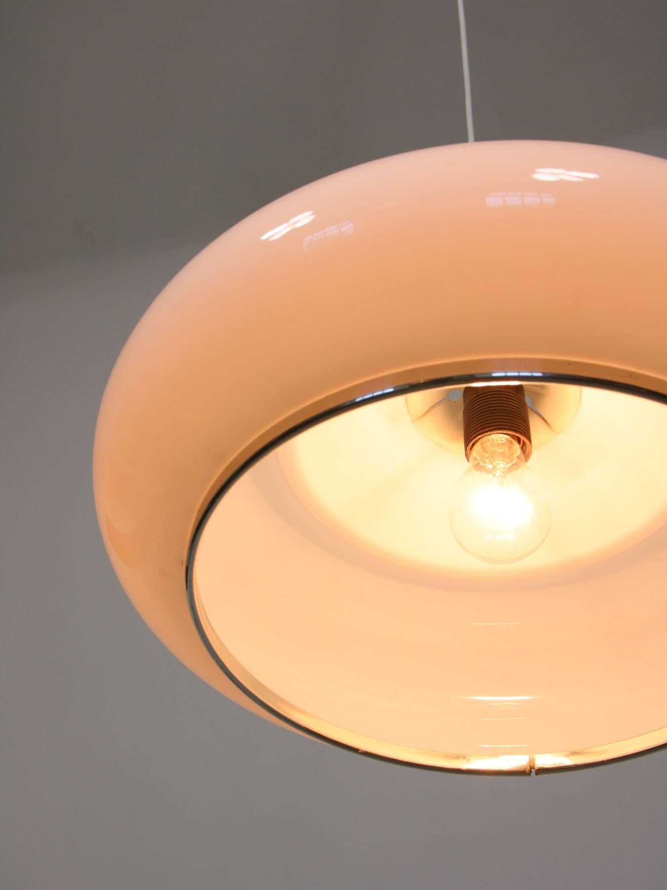 Italian Space-age White Acrylic Pendant Lamp For Sale 5