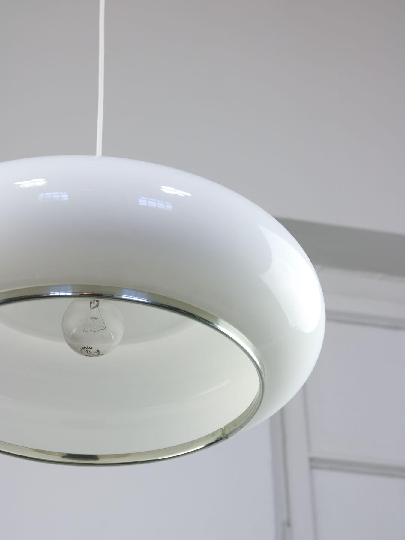 Italian Space-age White Acrylic Pendant Lamp For Sale 9