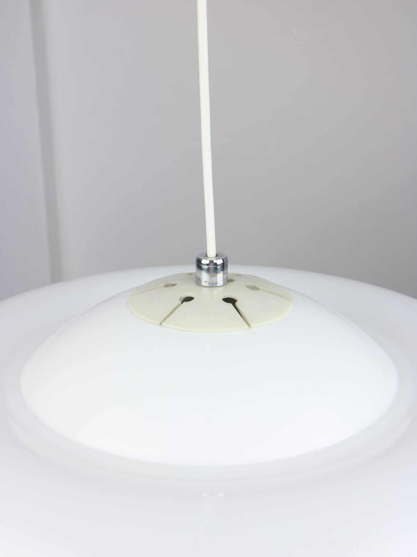 Italian Space-age White Acrylic Pendant Lamp For Sale 10