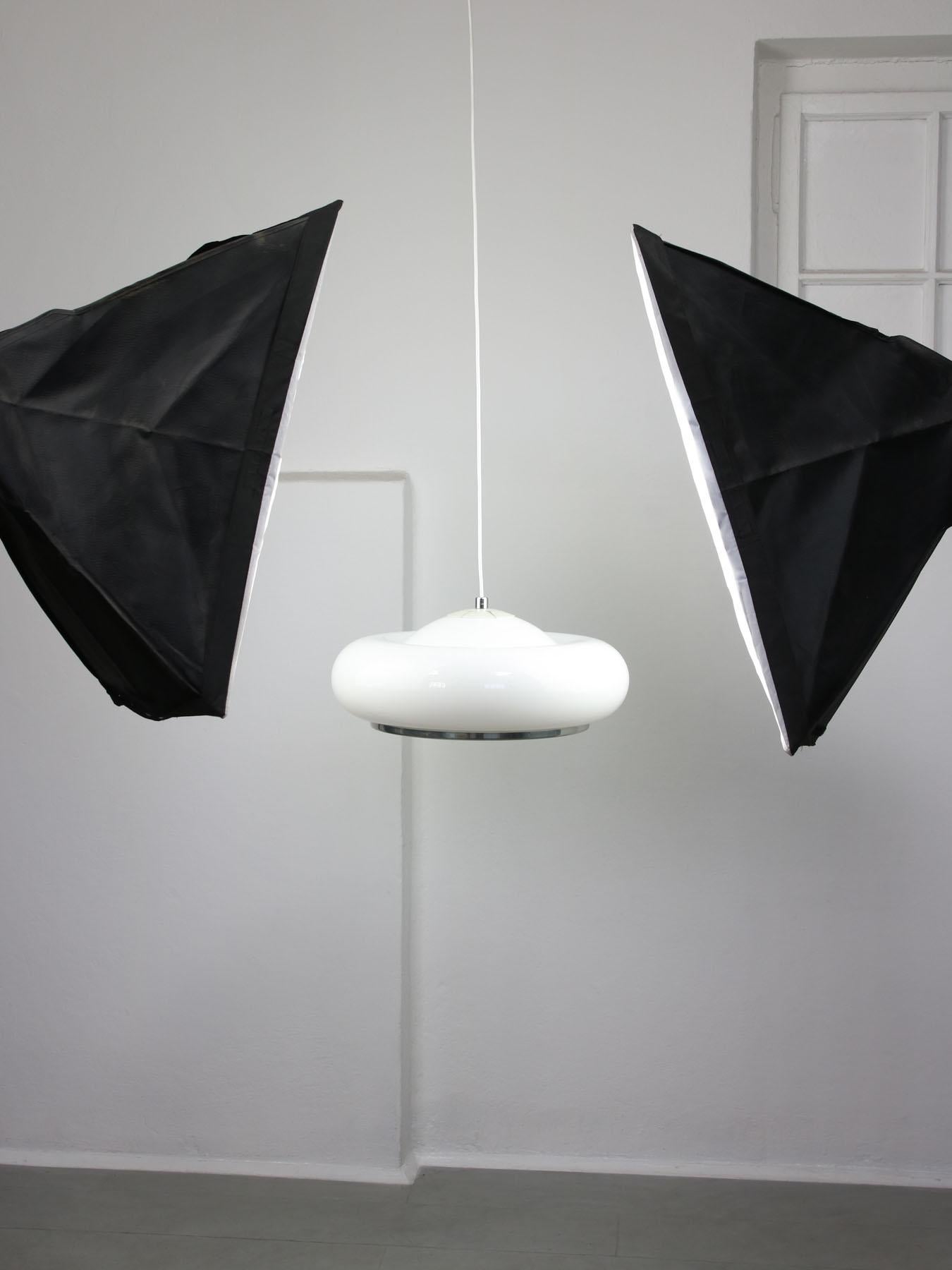 Italian Space-age White Acrylic Pendant Lamp For Sale 11