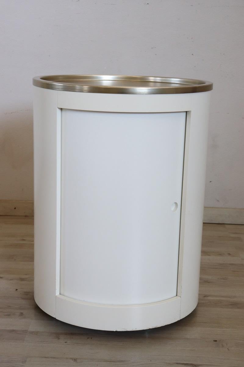 Carrito de bar blanco de la era espacial italiana con ruedas y puerta corredera, años 60 Lacado en venta