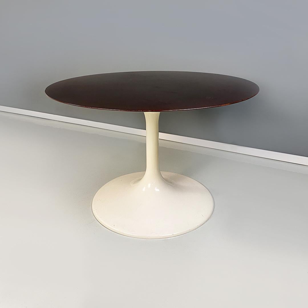 Italian space age white cream plastic and wood round dining table, 1970s
Space Age dining table, with round wooden top and tulip-shaped leg in cream-white plastic.
Anonymous production, dating back to around 1970s.
Good condition, some marks on