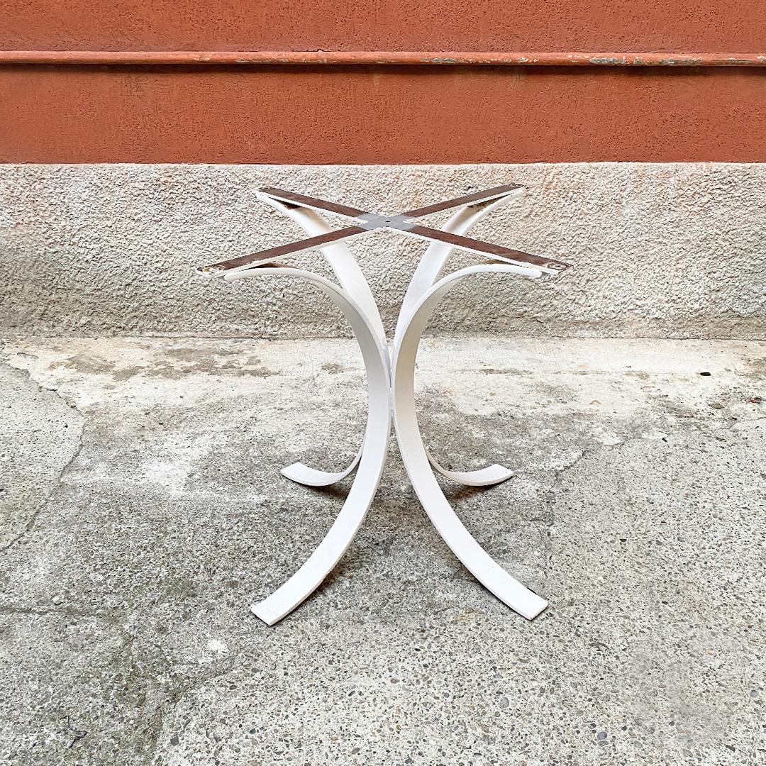 Italian space age white curved steel base for round top table, 1970s
Table base in curved steel with four spokes, painted in white, ideal for round top.
Good conditions
Measures 70x72h cm