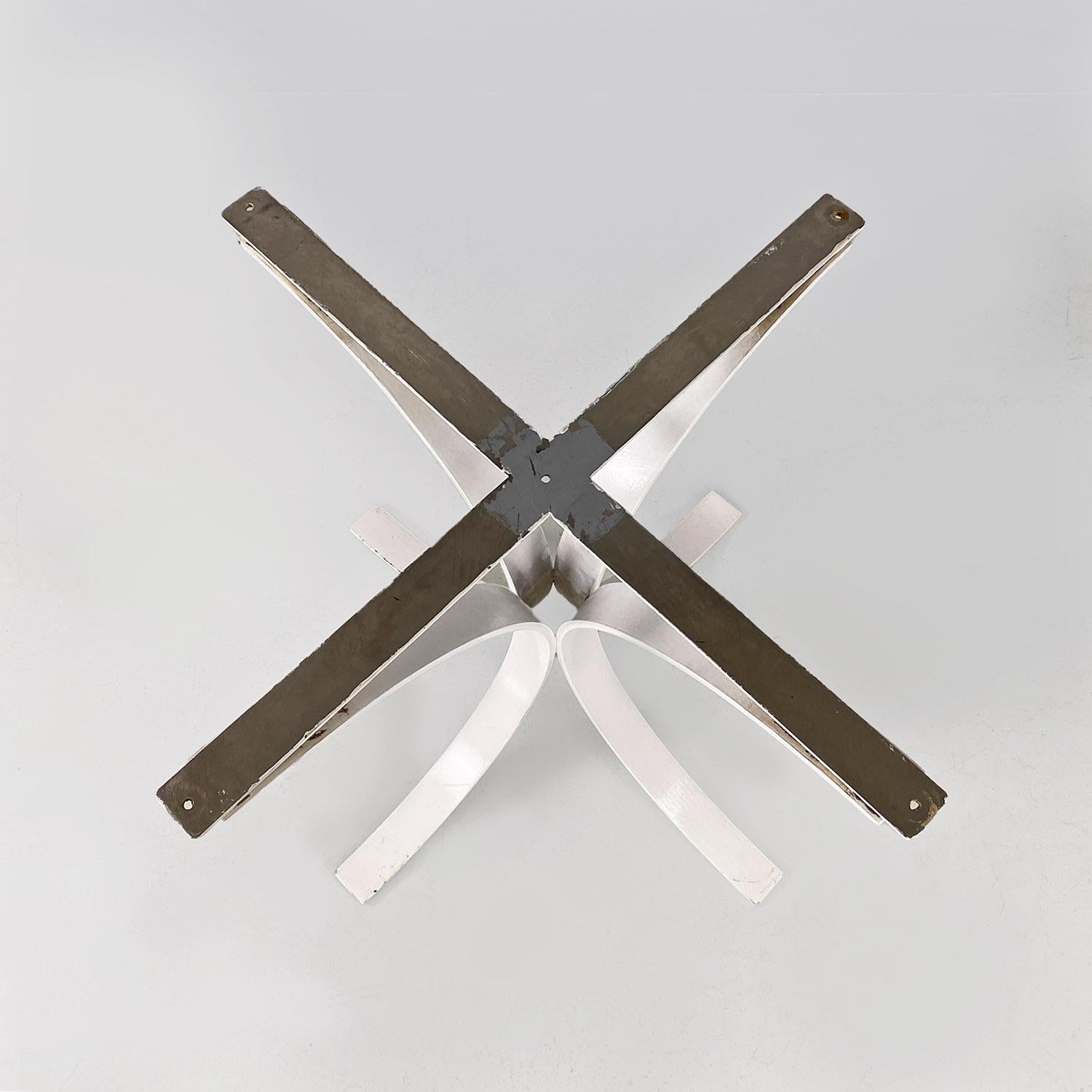 Fin du 20e siècle Base en acier courbé blanc de l'ère spatiale italienne pour table ronde, 1970 en vente