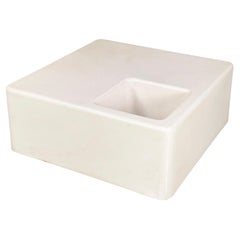 Italienischer Couchtisch aus weißem Fiberglas im italienischen Raumzeitalter mit Vasenhalter, 1970er Jahre