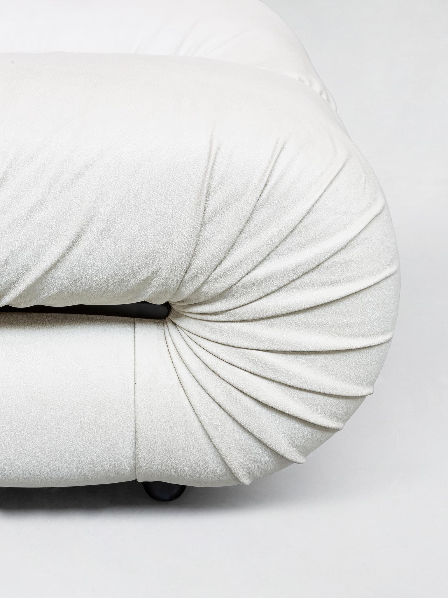 Italian Space Age, White Leather Pagrù Armchair, by 1P Italy, 1968 7