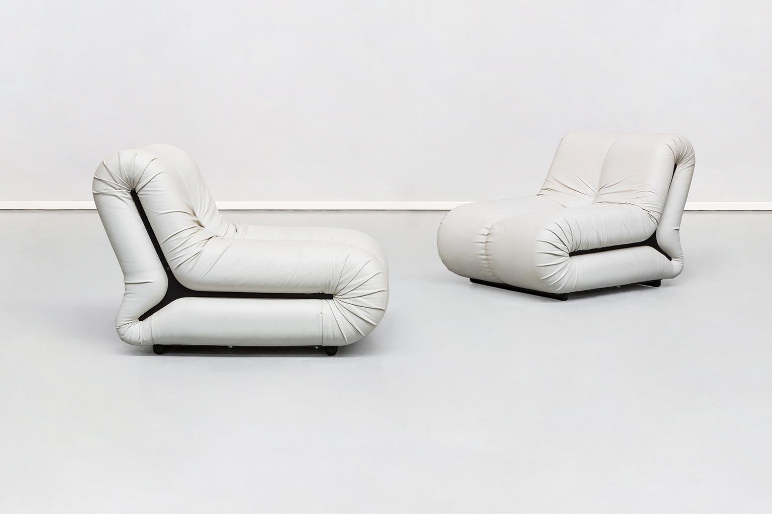 Italian Space Age, White Leather Pagrù Armchair, by 1P Italy, 1968 2