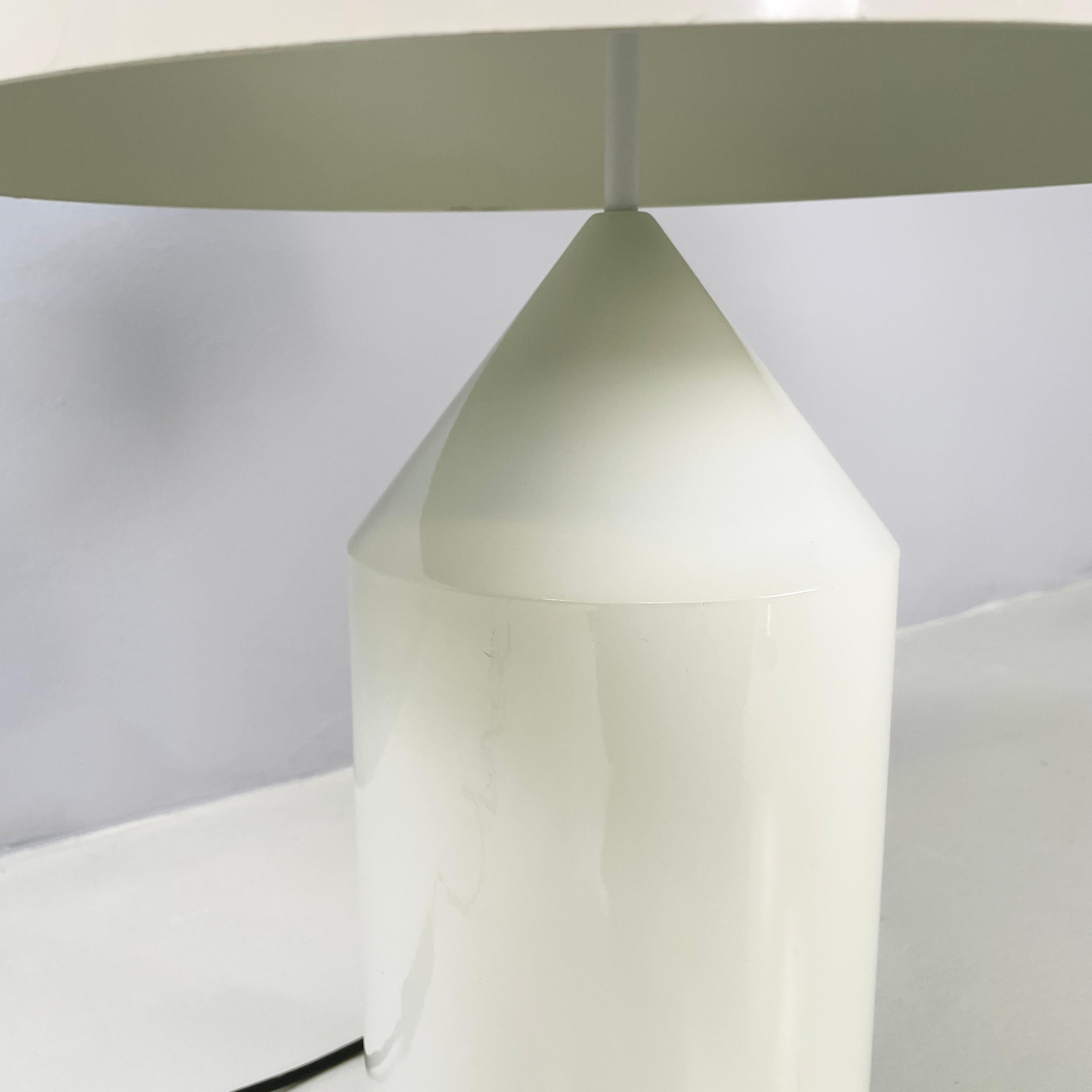 Italian space age White metal Table lamp Atollo by Magistretti for Oluce, 1970s For Sale 6