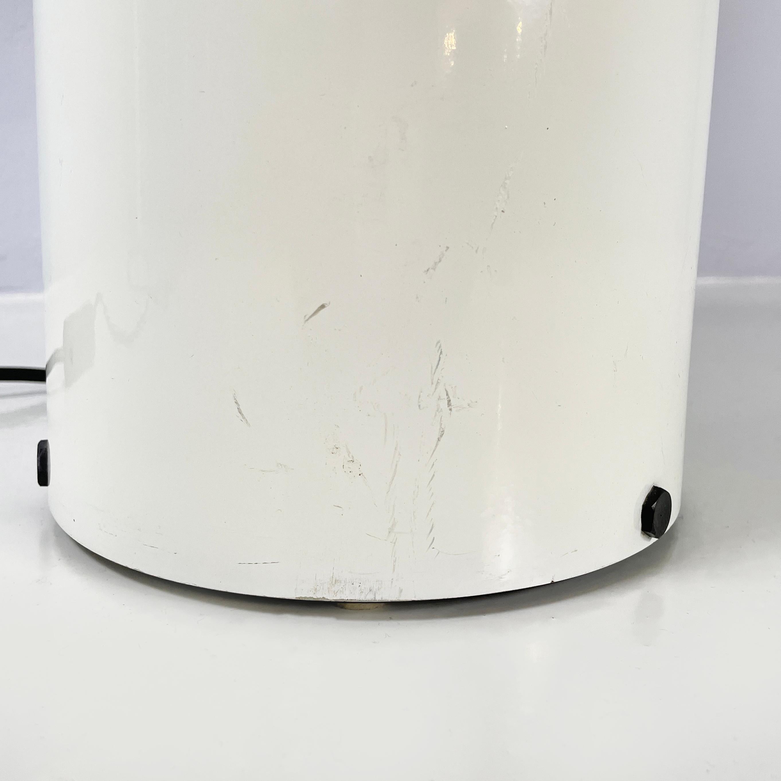 Italian space age White metal Table lamp Atollo by Magistretti for Oluce, 1970s For Sale 8