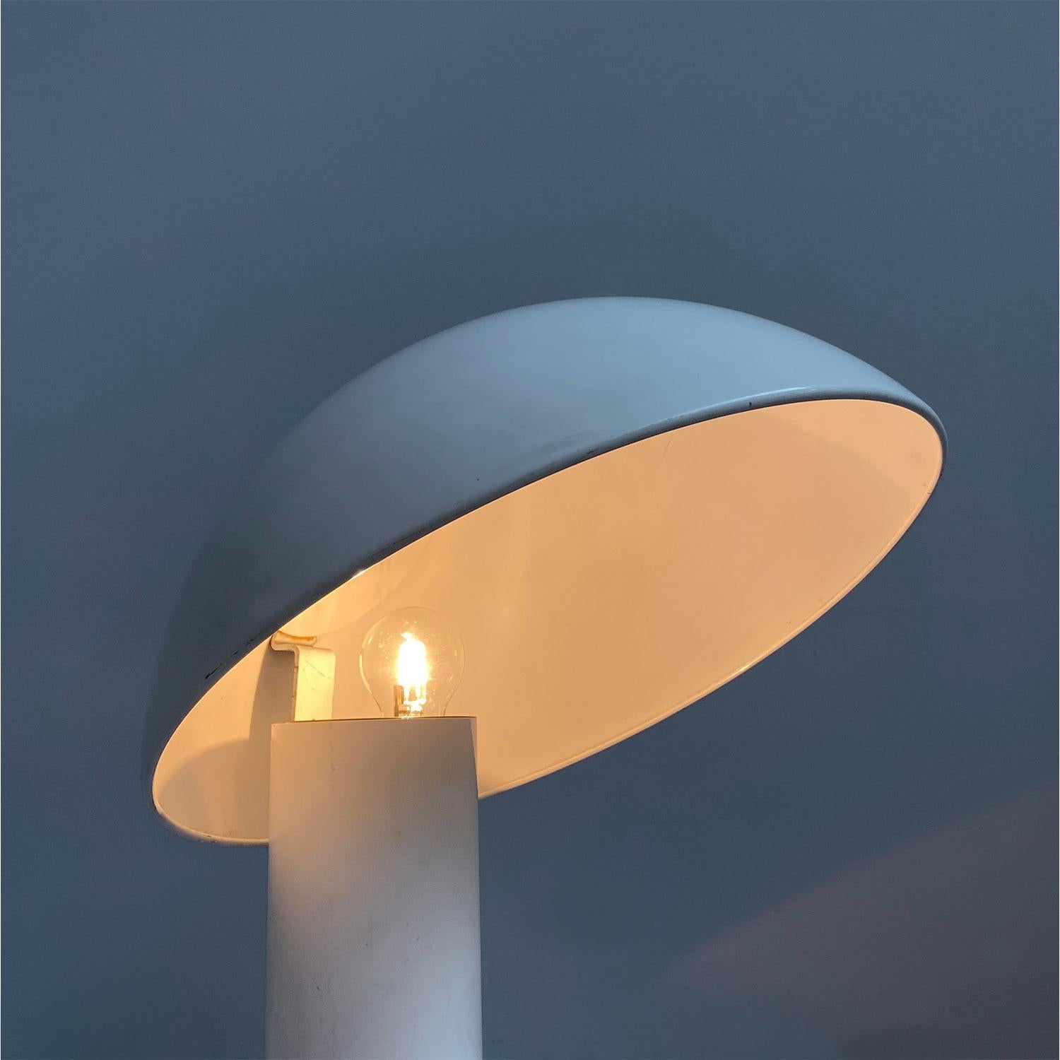 Lampe de table Vaga italienne de l'ère spatiale en métal blanc par Franco Mirenzi, Valenti, 1970 en vente 13