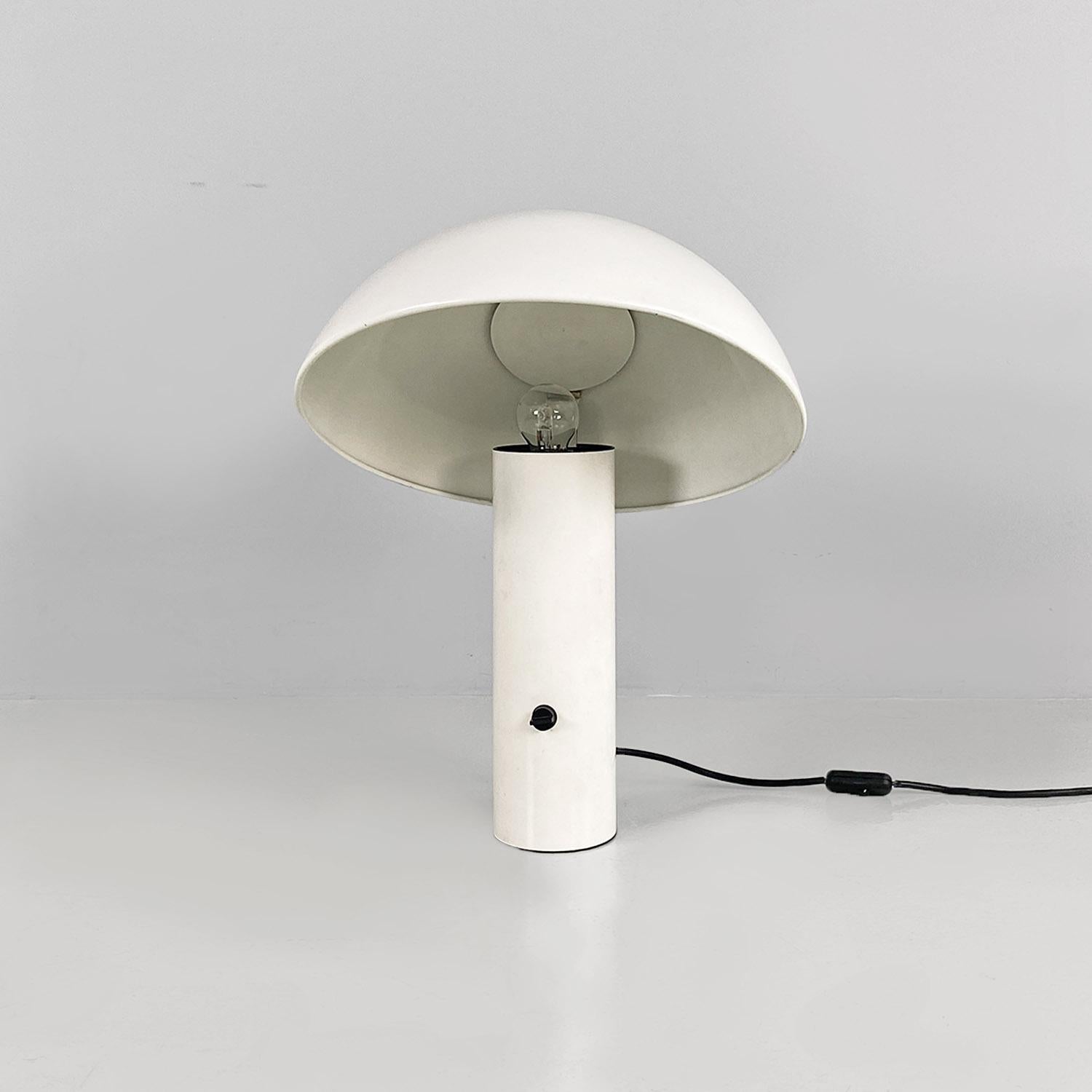 Ère spatiale Lampe de table Vaga italienne de l'ère spatiale en métal blanc par Franco Mirenzi, Valenti, 1970 en vente