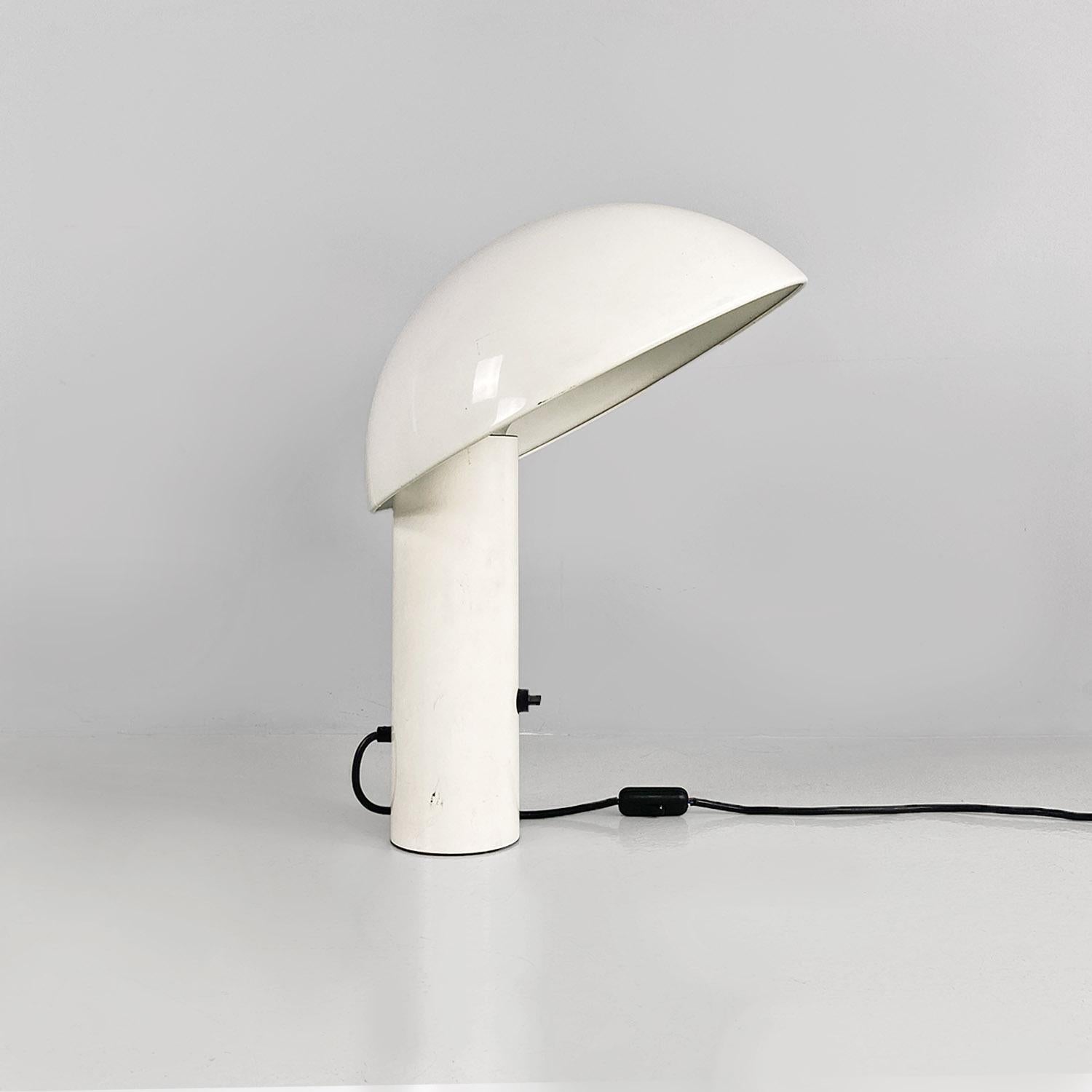 Lampe de table Vaga italienne de l'ère spatiale en métal blanc par Franco Mirenzi, Valenti, 1970 État moyen - En vente à MIlano, IT