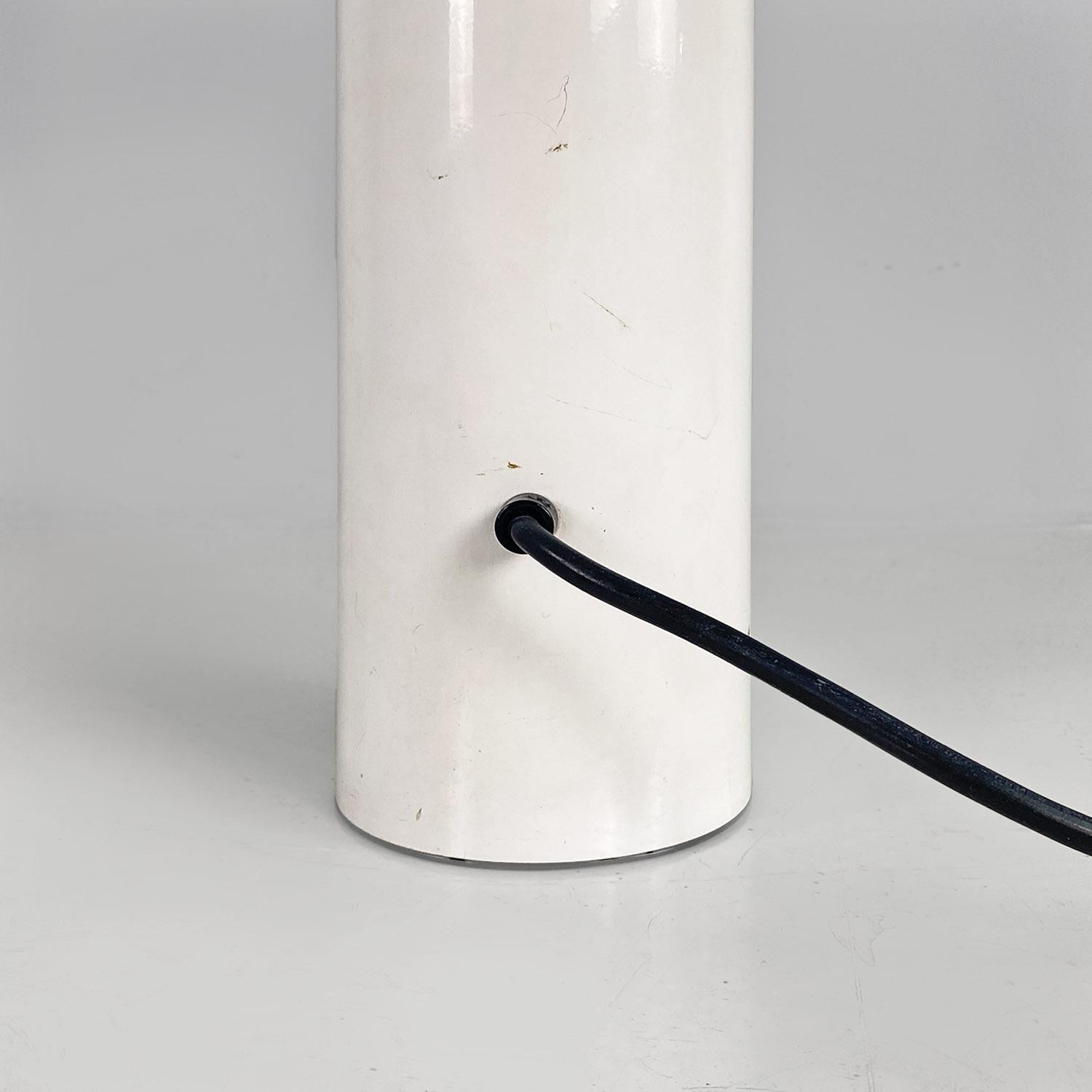 Céramique Lampe de table Vaga italienne de l'ère spatiale en métal blanc par Franco Mirenzi, Valenti, 1970 en vente