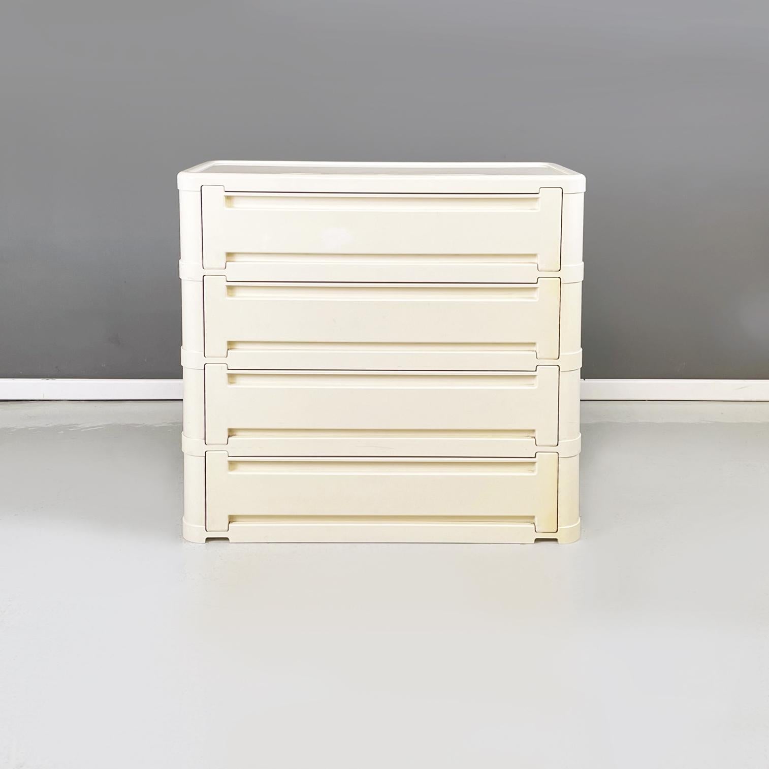 Italian space age modular chest of drawer 4964 in white plastic by Olaf Von Boh for Kartell, 1970s
Modular chest of drawers mod. 4964 with a rectangular base with rounded corners, in white plastic. The shoe rack is made up of 4 modules and each