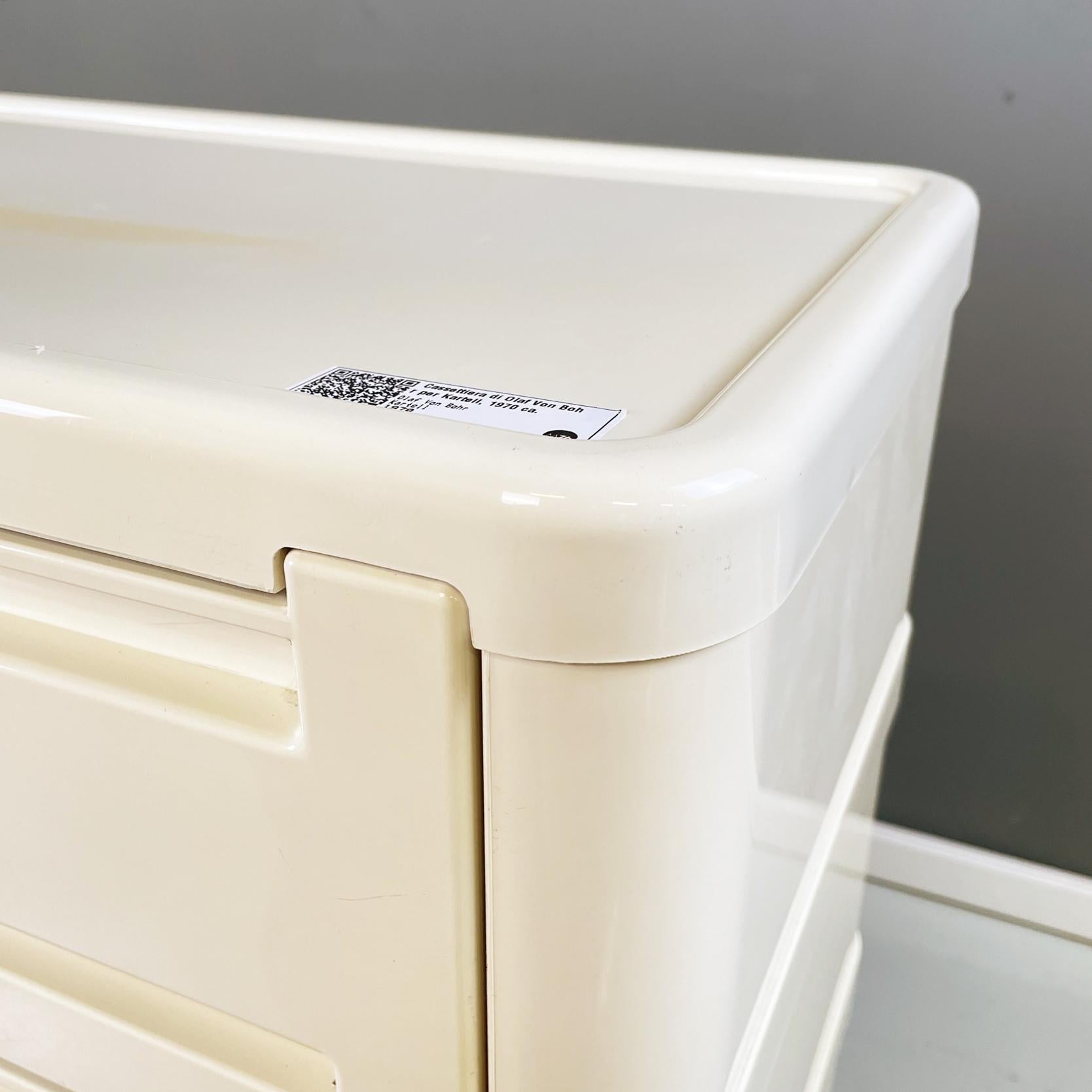 Plastic Italian Space age white modular chest of drawer 4964 Olaf Von Boh Kartell 1970s For Sale