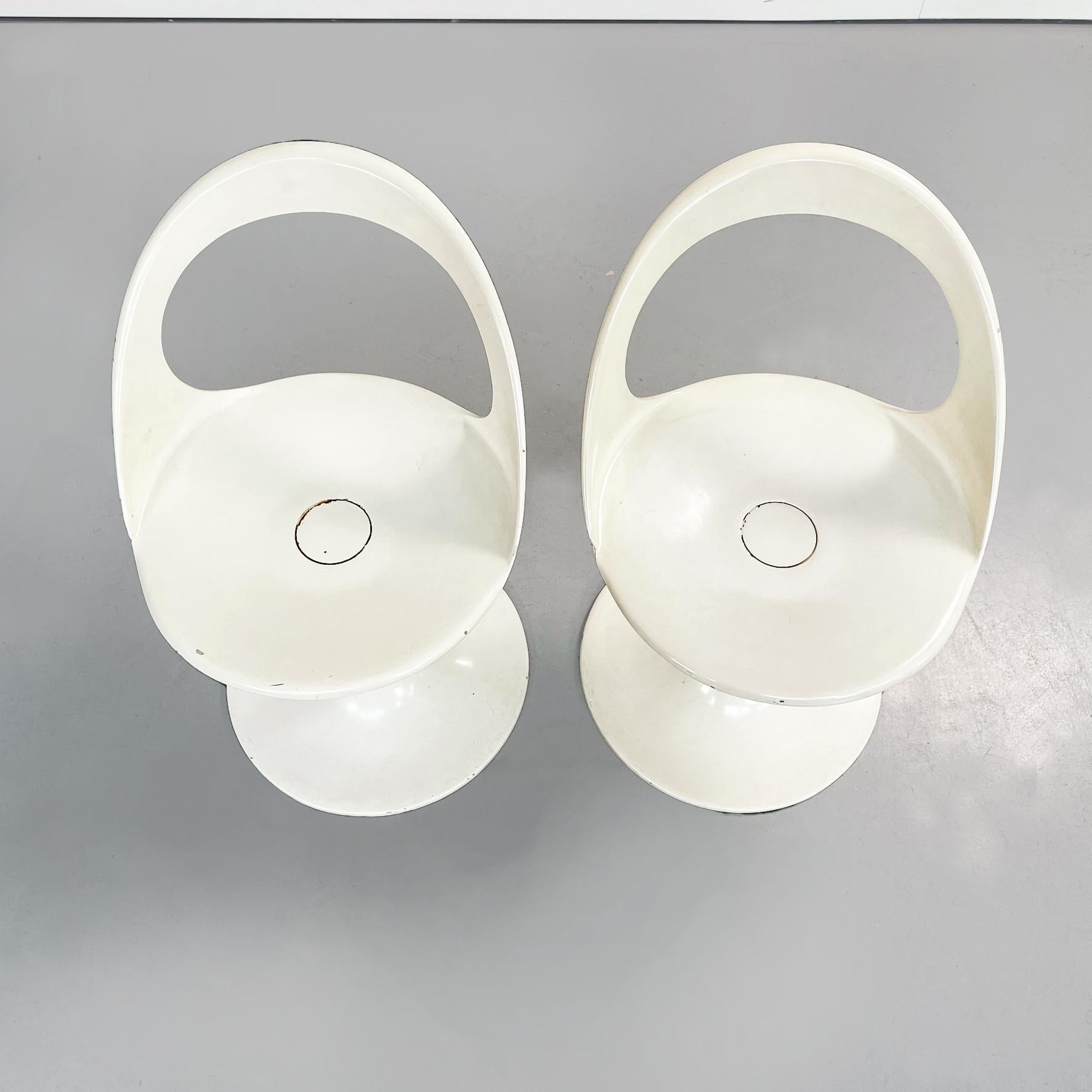 Fin du 20e siècle Chaises rondes italiennes en plastique blanc de l'ère spatiale, années 1970 en vente
