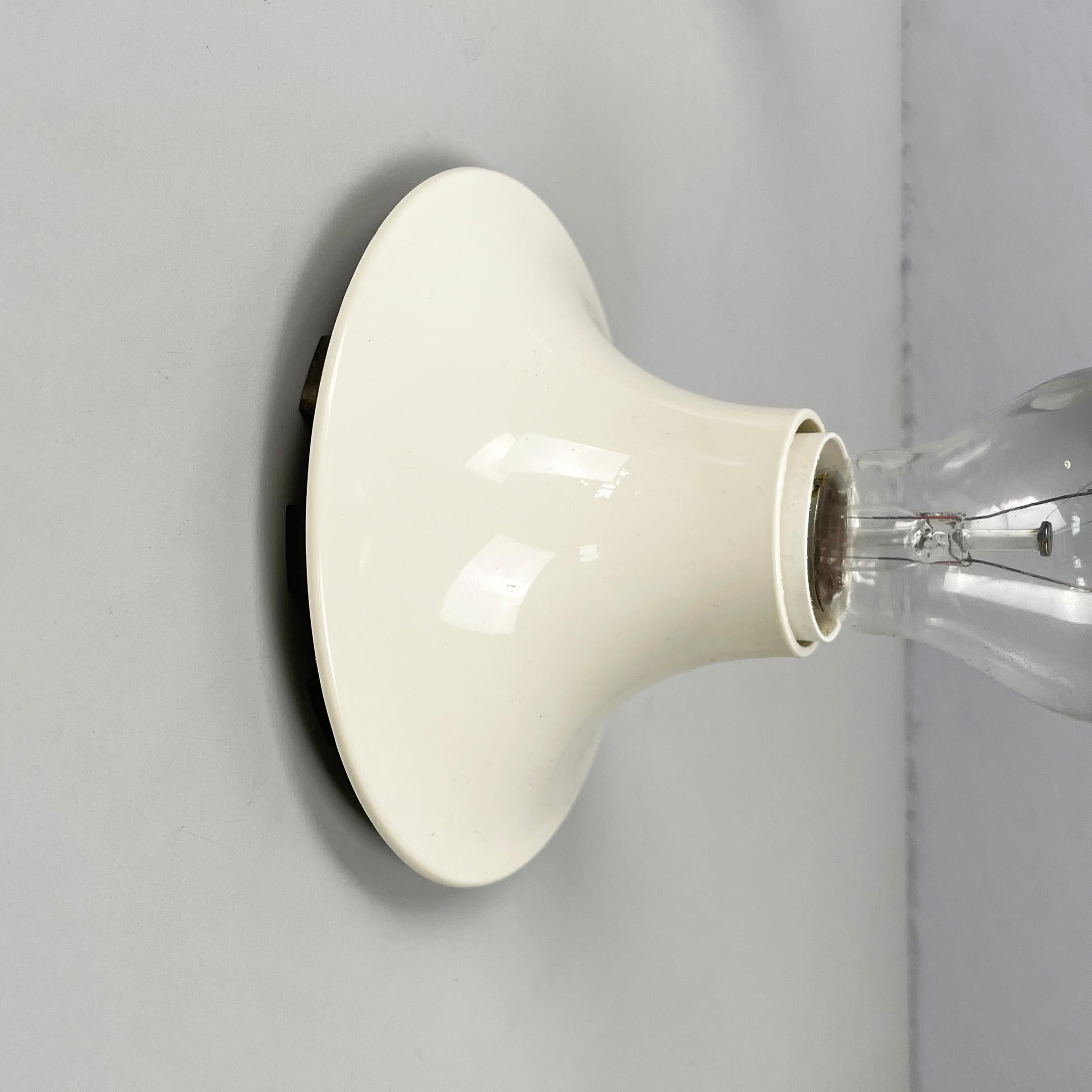 Aplique italiano de plástico blanco de la era espacial Teti Vico Magistretti Artemide, años 70 Era espacial en venta