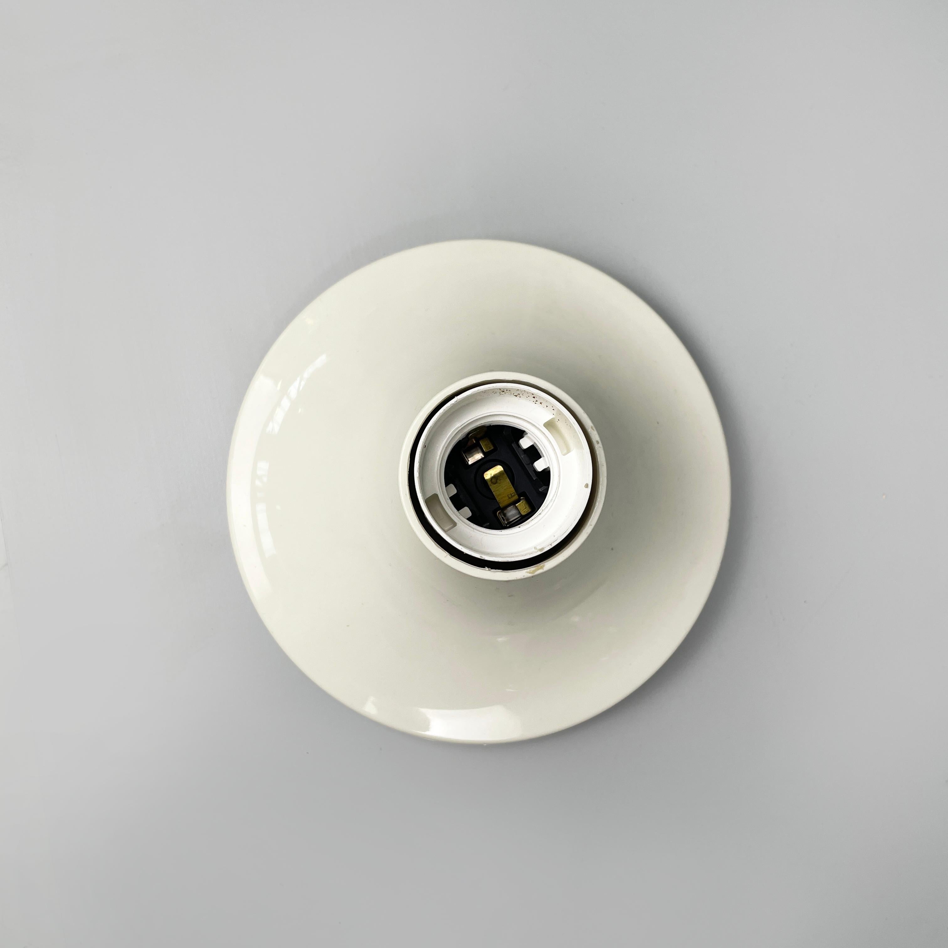 Aplique italiano de plástico blanco de la era espacial Teti Vico Magistretti Artemide, años 70 Italiano en venta