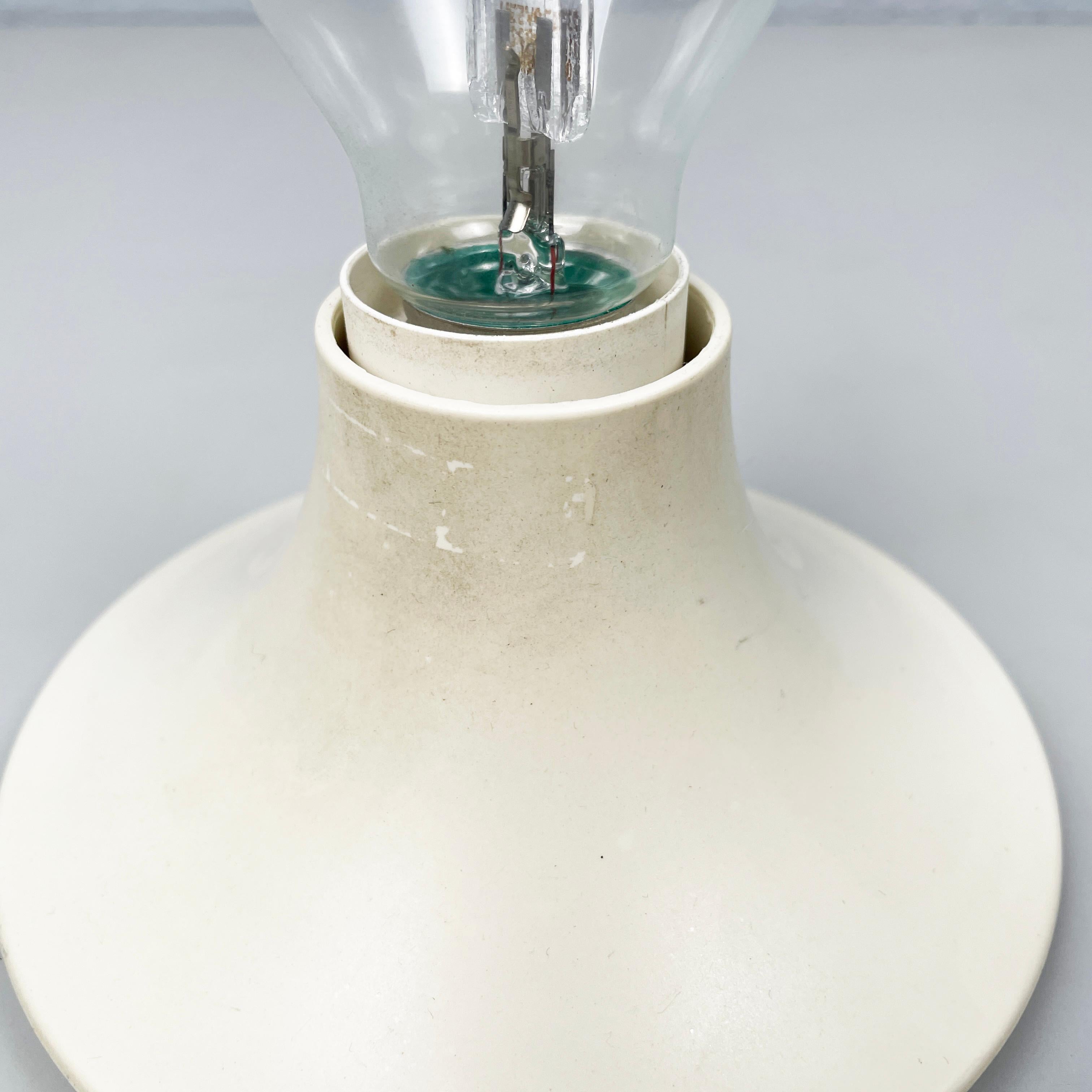 Aplique italiano de plástico blanco de la era espacial Teti Vico Magistretti Artemide, años 70 finales del siglo XX en venta