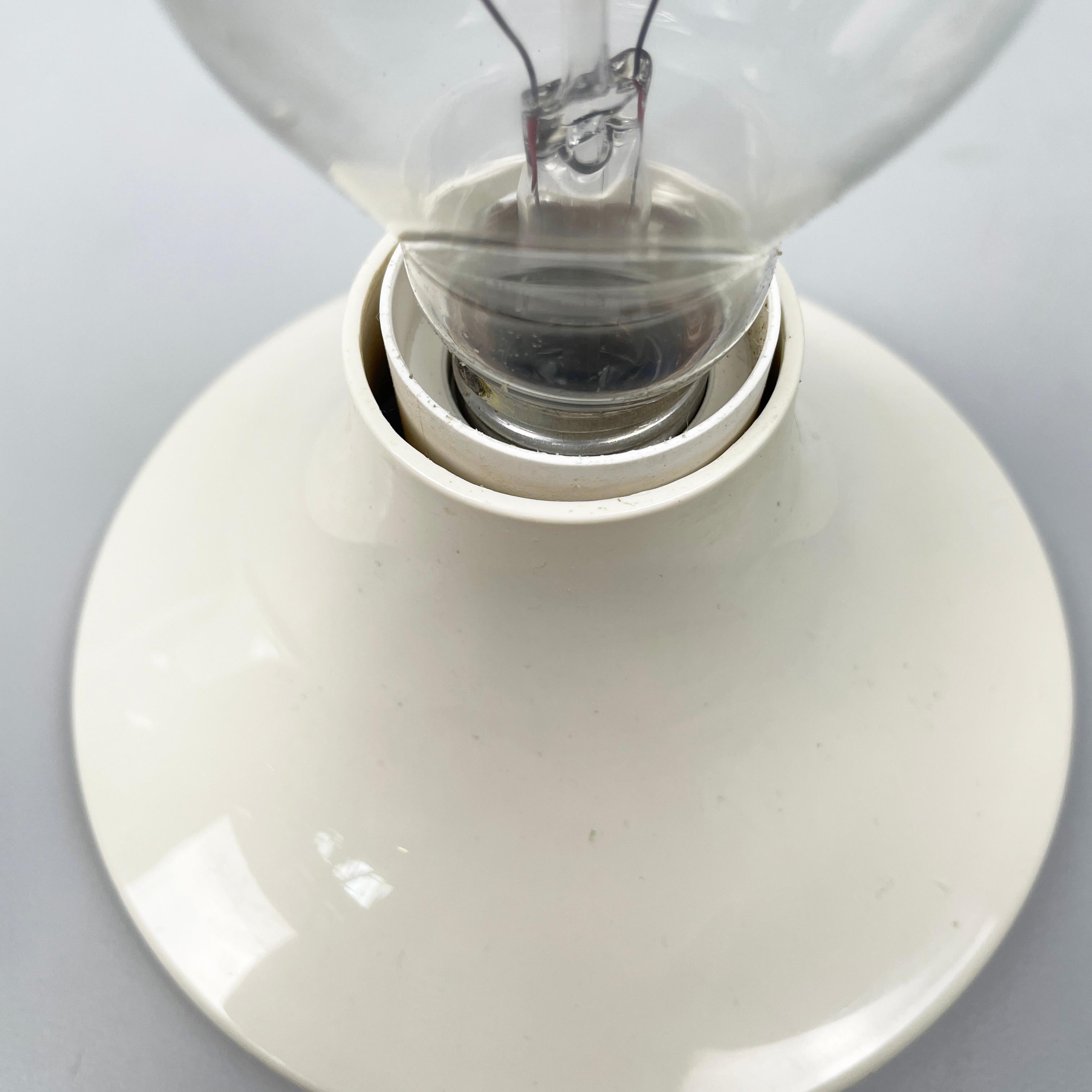 Aplique italiano de plástico blanco de la era espacial Teti Vico Magistretti Artemide, años 70 Plástico en venta