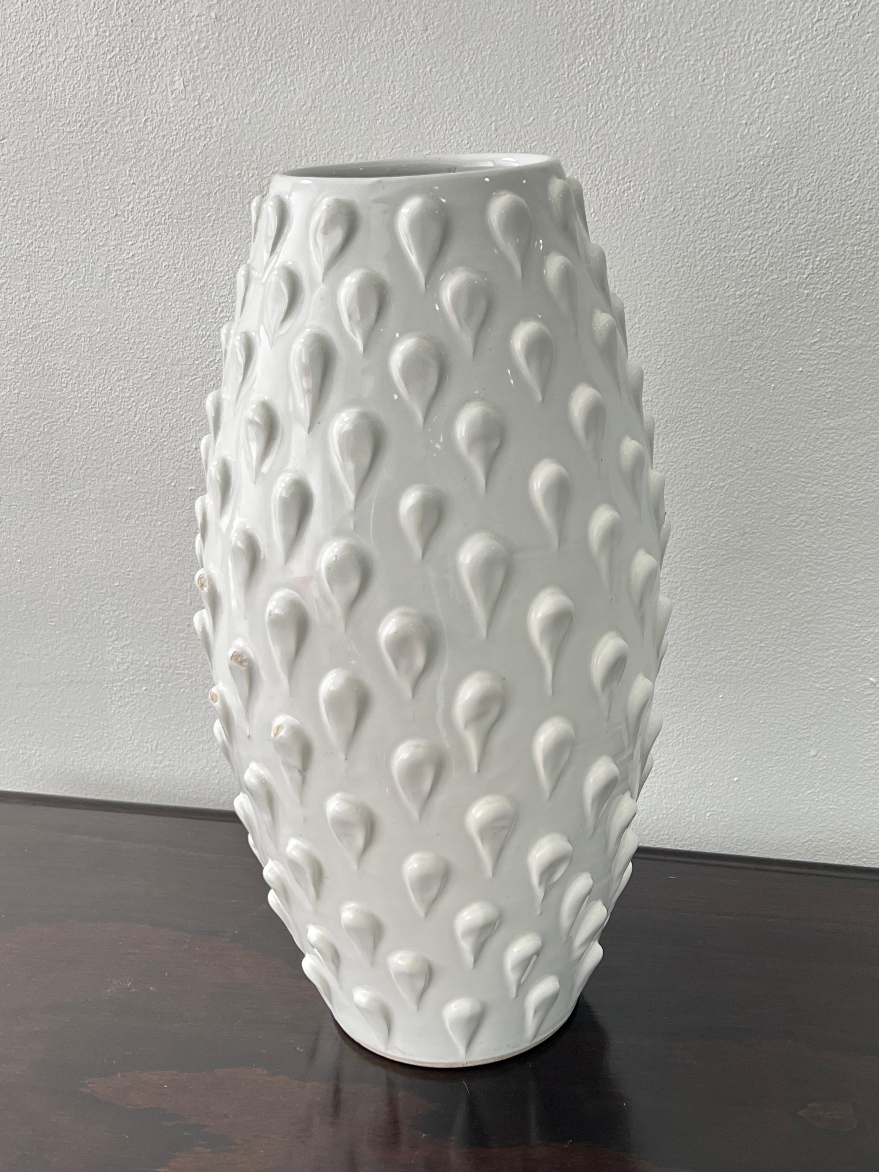 Stunning large Bitossi white vase with drops 1970s 
A little ware on some of the drops.