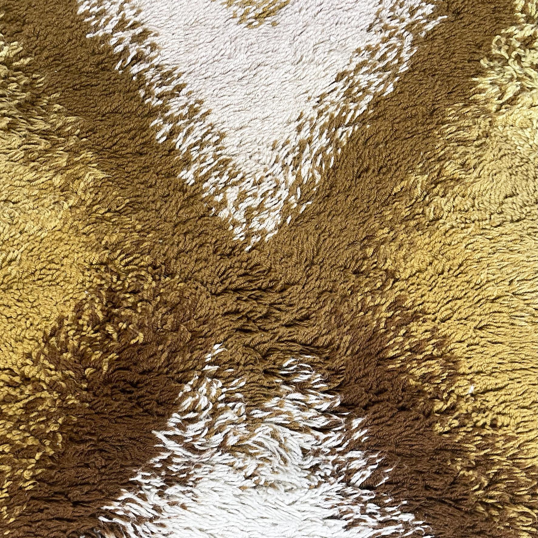 Late 20th Century Italian space age White, yellow and brown long pile carpet, 1970s For Sale