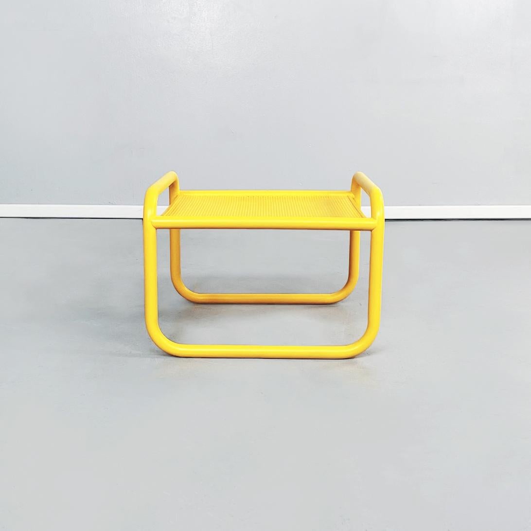 Reposapiés amarillo italiano de mediados de siglo Locus Solus Gae Aulenti Poltronova, Años 60 Moderno de mediados de siglo en venta