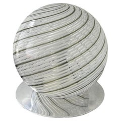 Lampada da tavolo sferica in vetro di Murano con base cromata di Tronconi anni '70