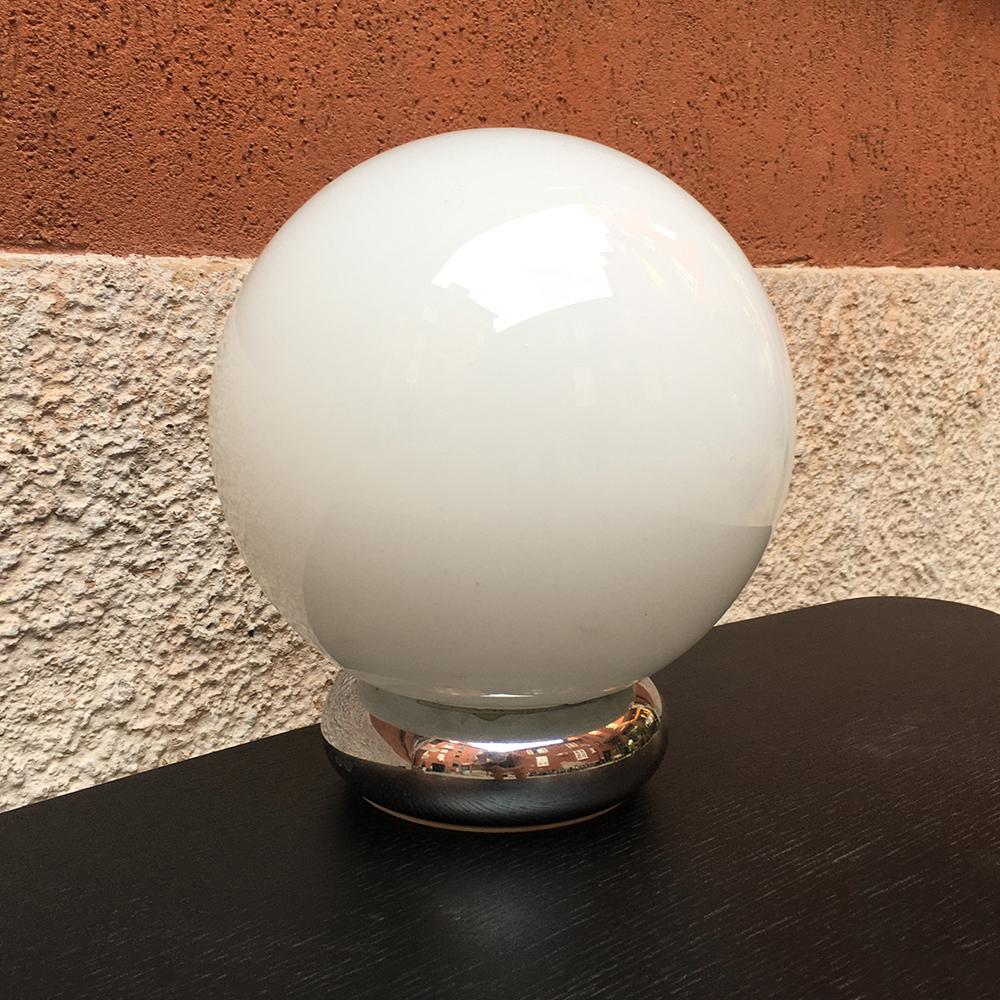 Italian spherical glossy, opal glass and chromed steel table lamp, 1970s
Table lamp with spherical lampshade in glossy opal glass and chromed steel base.
Good conditions.
Measures: 25 x 28 H cm.