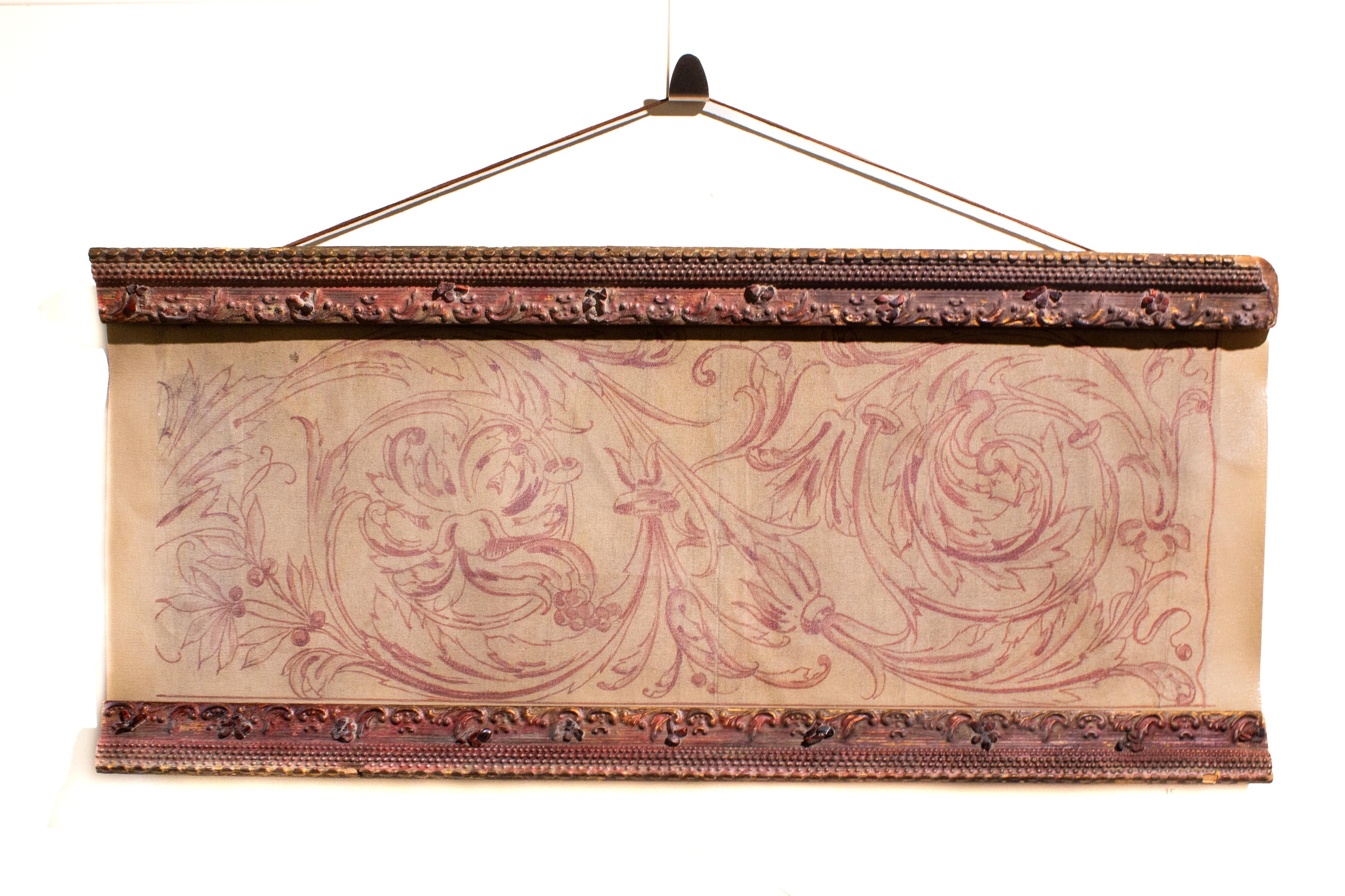 Italienisches Spolvero-Muster aus dem 18. Jahrhundert, gedruckt auf Leinwand, gerahmt mit einem passenden antiken roten Rahmen und verziert mit polierten Granaten und roten Rubinsteinen.

Spolvero ist eine künstlerische Methode zur Übertragung eines