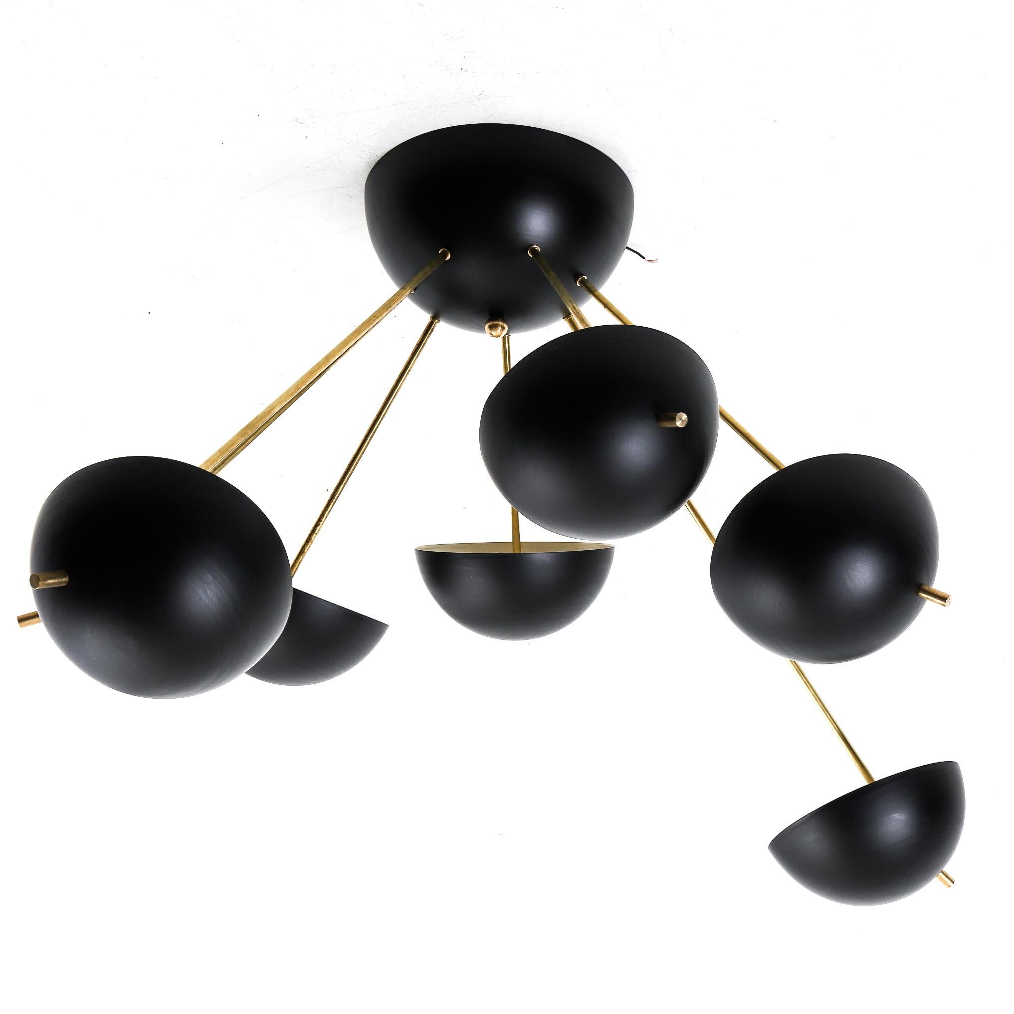 Italian Sputnik Ceiling Lamp Gino Sarfatti 50s Stilnovo Style in Brass & Black In Excellent Condition For Sale In St-Brais, JU